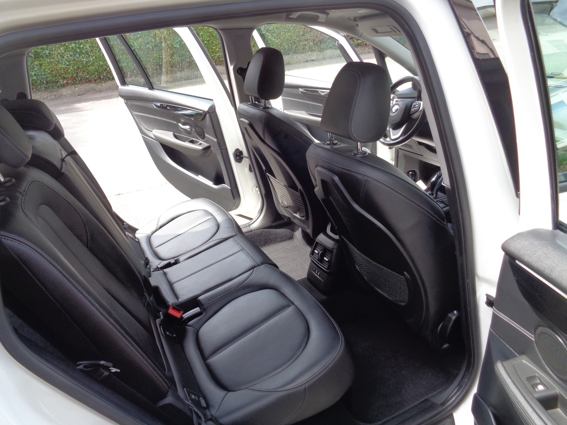 BMW 218d xDrive Gran Tourer Steptronic Sport Line-image-11