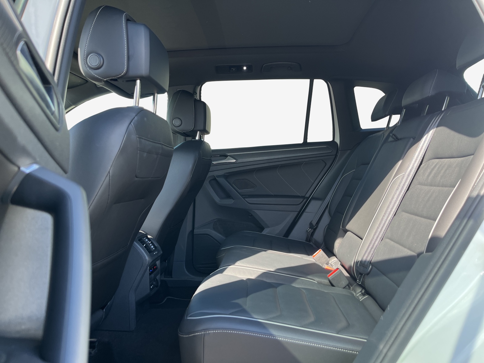 VW Tiguan 2.0TSI R-Line 4Motion DSG-image-11