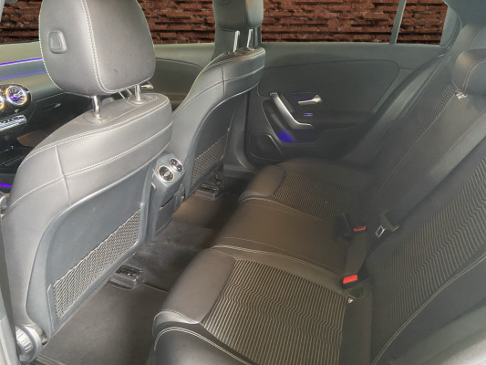 MERCEDES-BENZ A 180 Edition-image-12