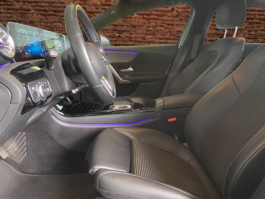 MERCEDES-BENZ A 180 Edition-image-9