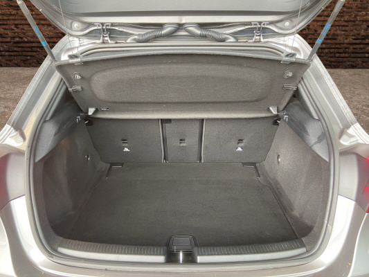 MERCEDES-BENZ A 180 Edition-image-6