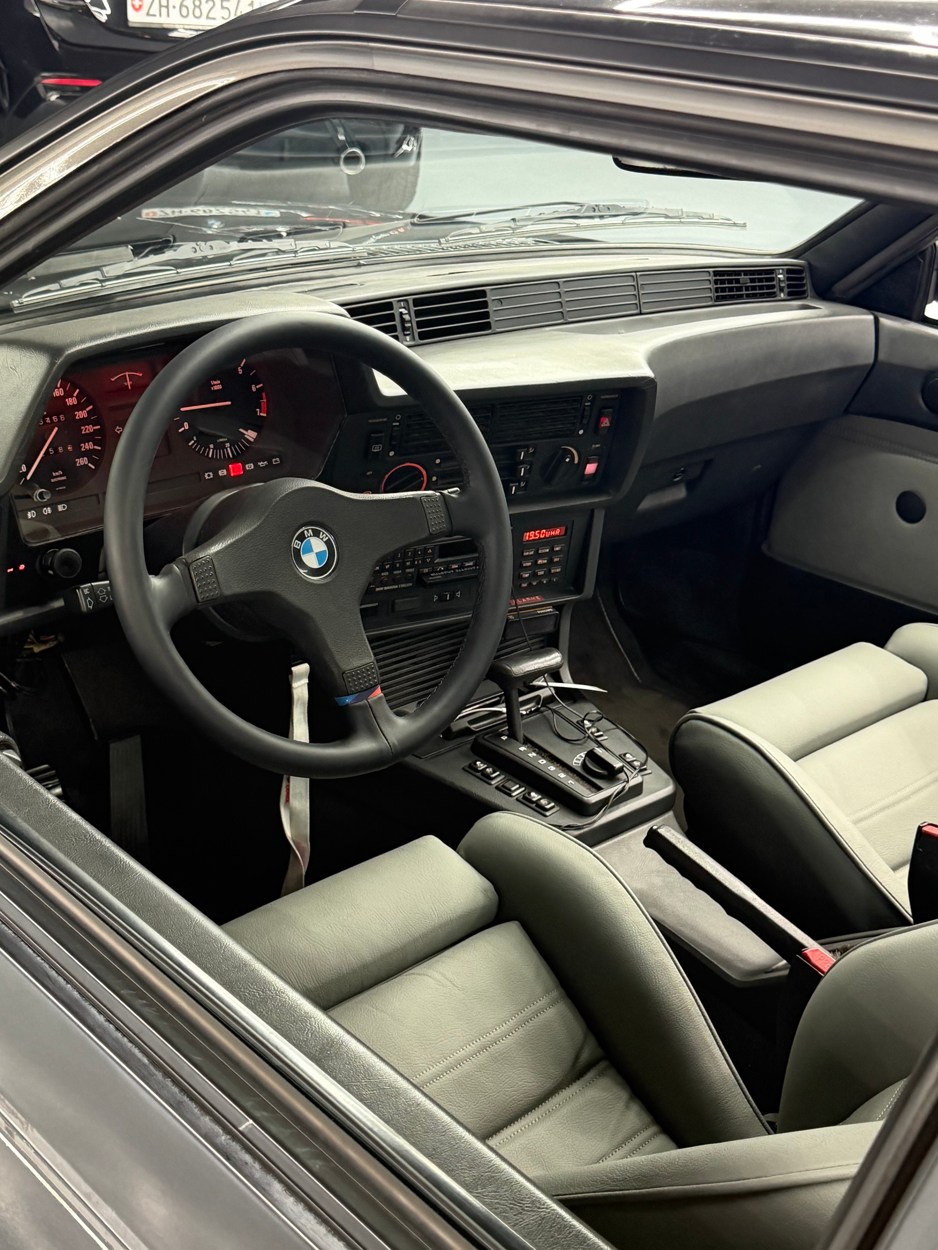 BMW 635CSi-image-9