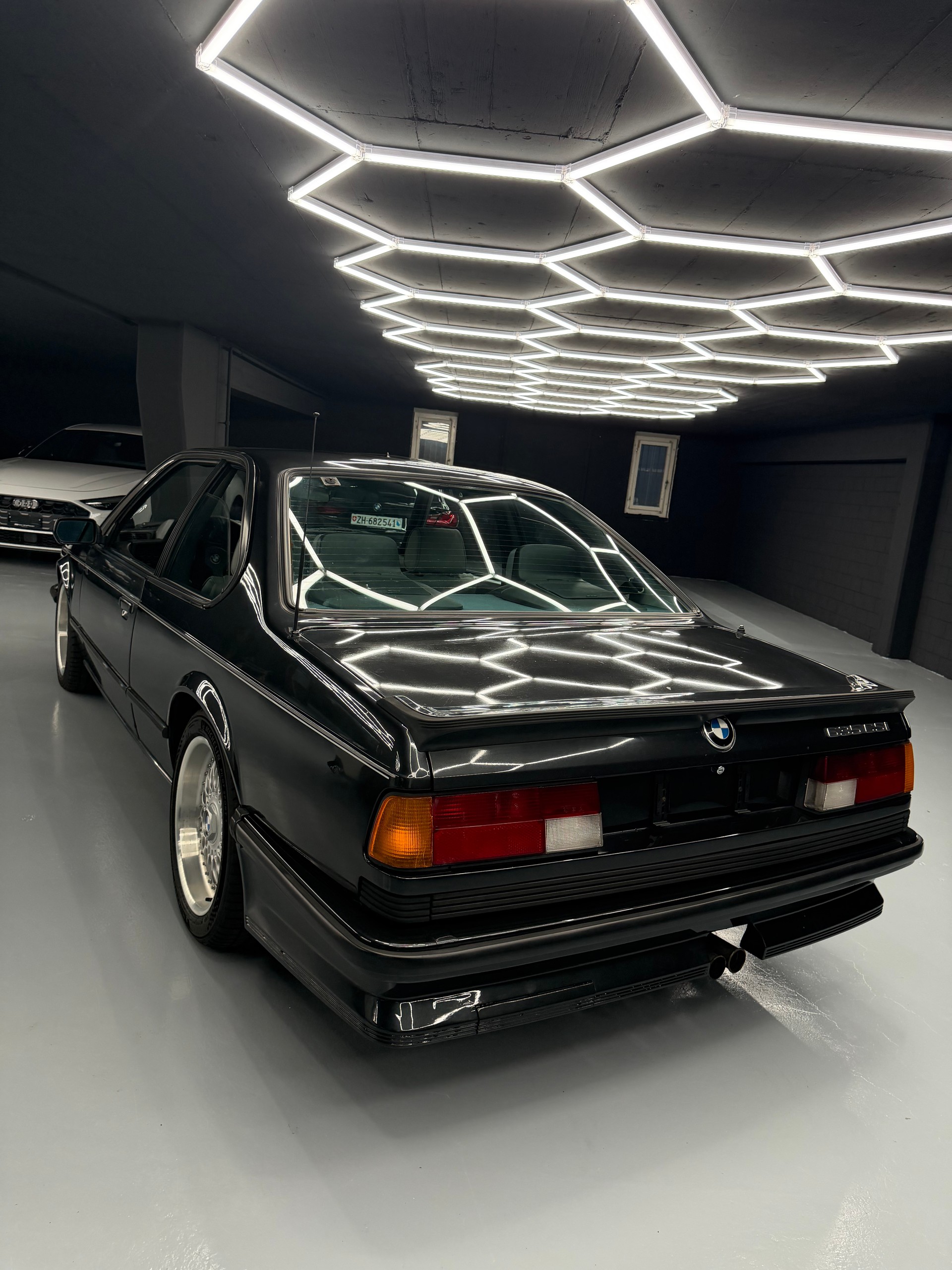 BMW 635CSi-image-2