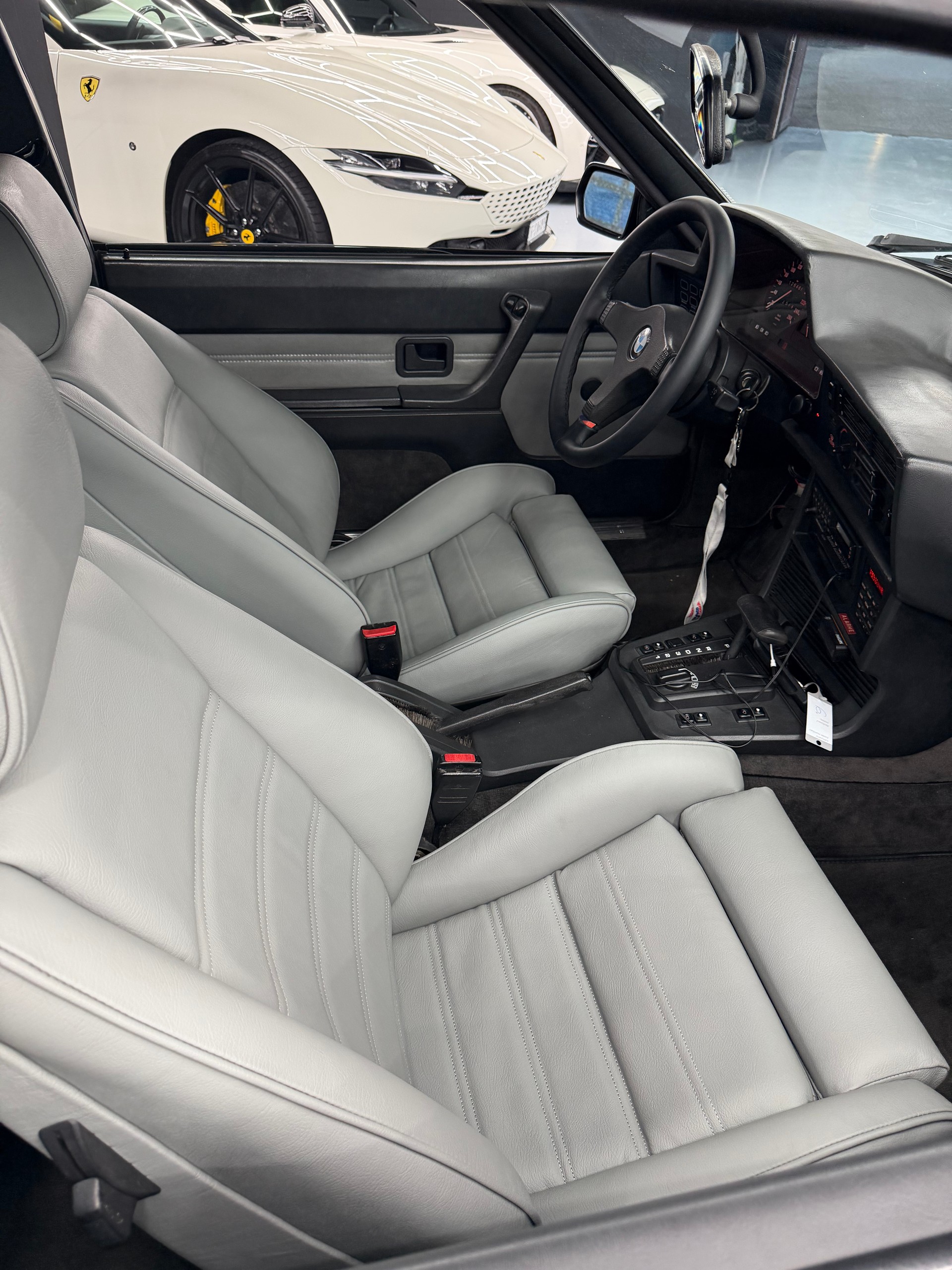 BMW 635CSi-image-12