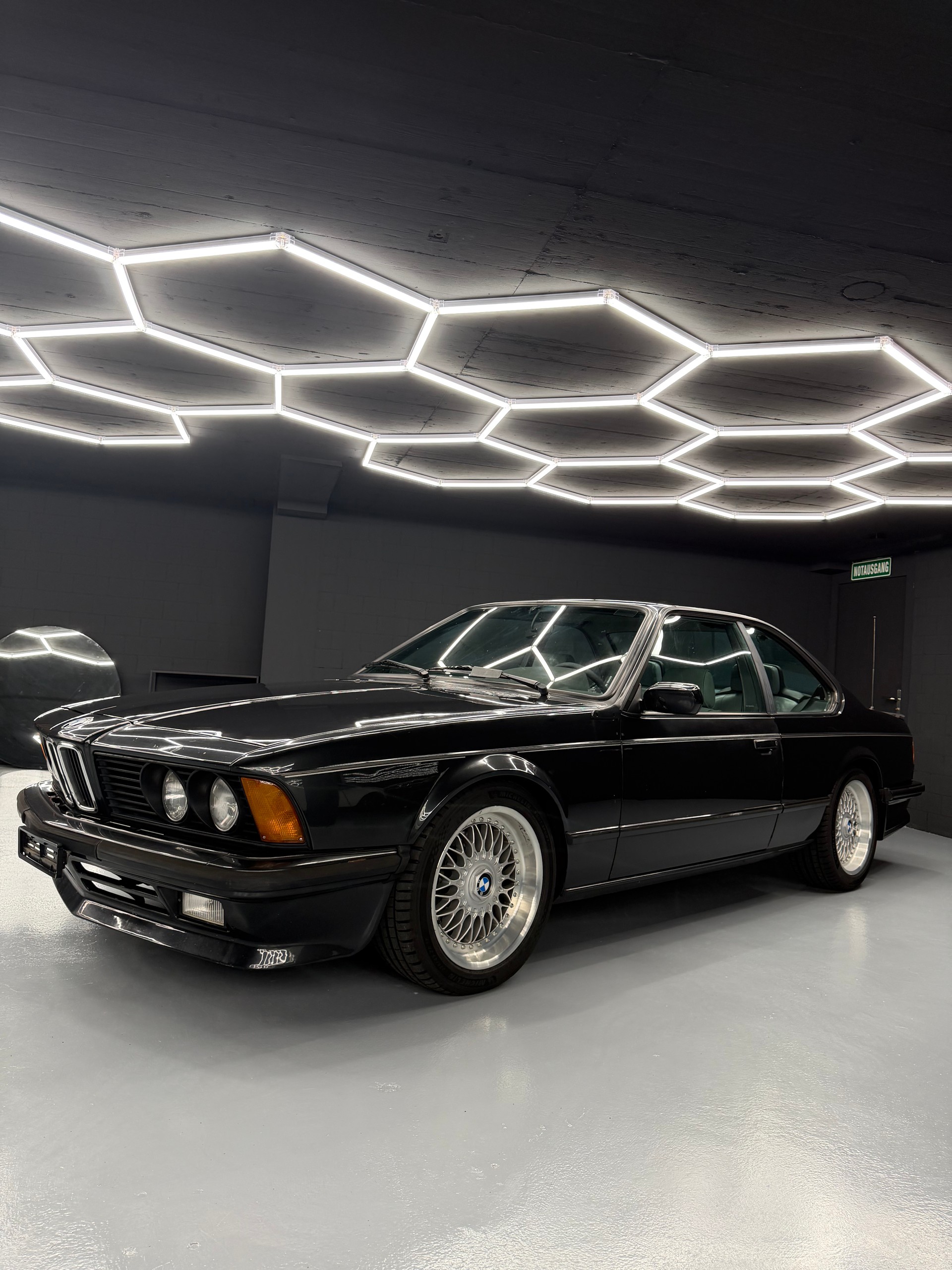 BMW 635CSi-image-8