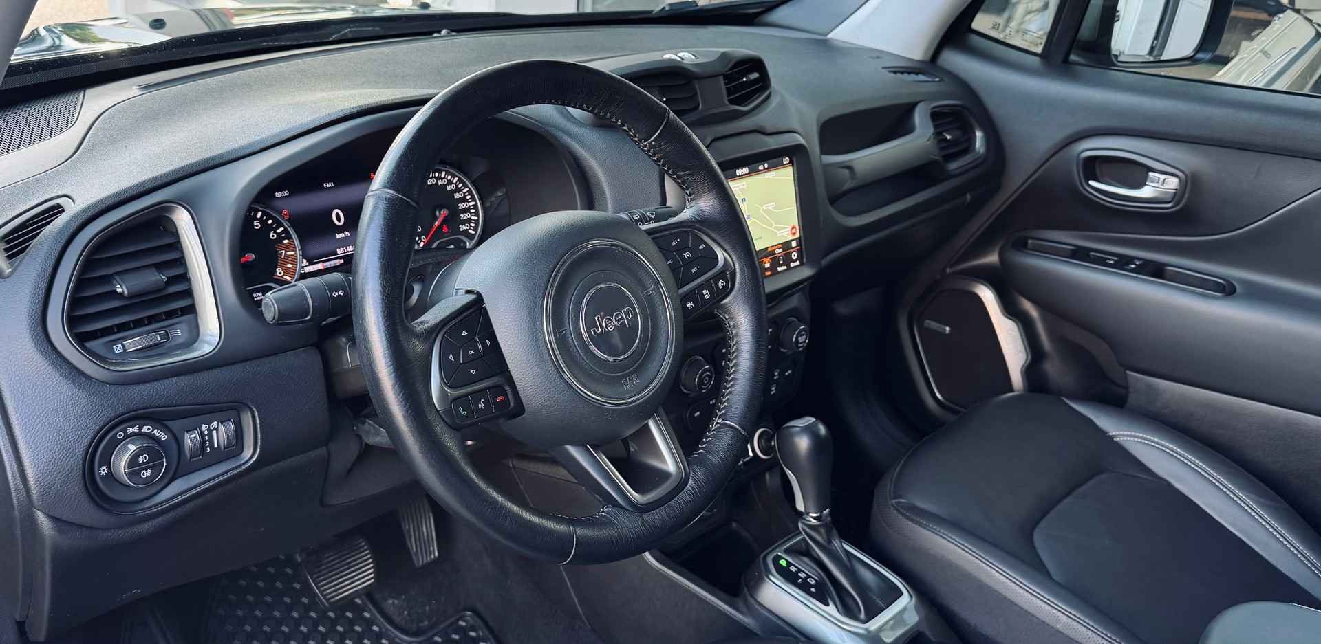 JEEP Renegade 1.3 Turbo Limited AWD-image-6
