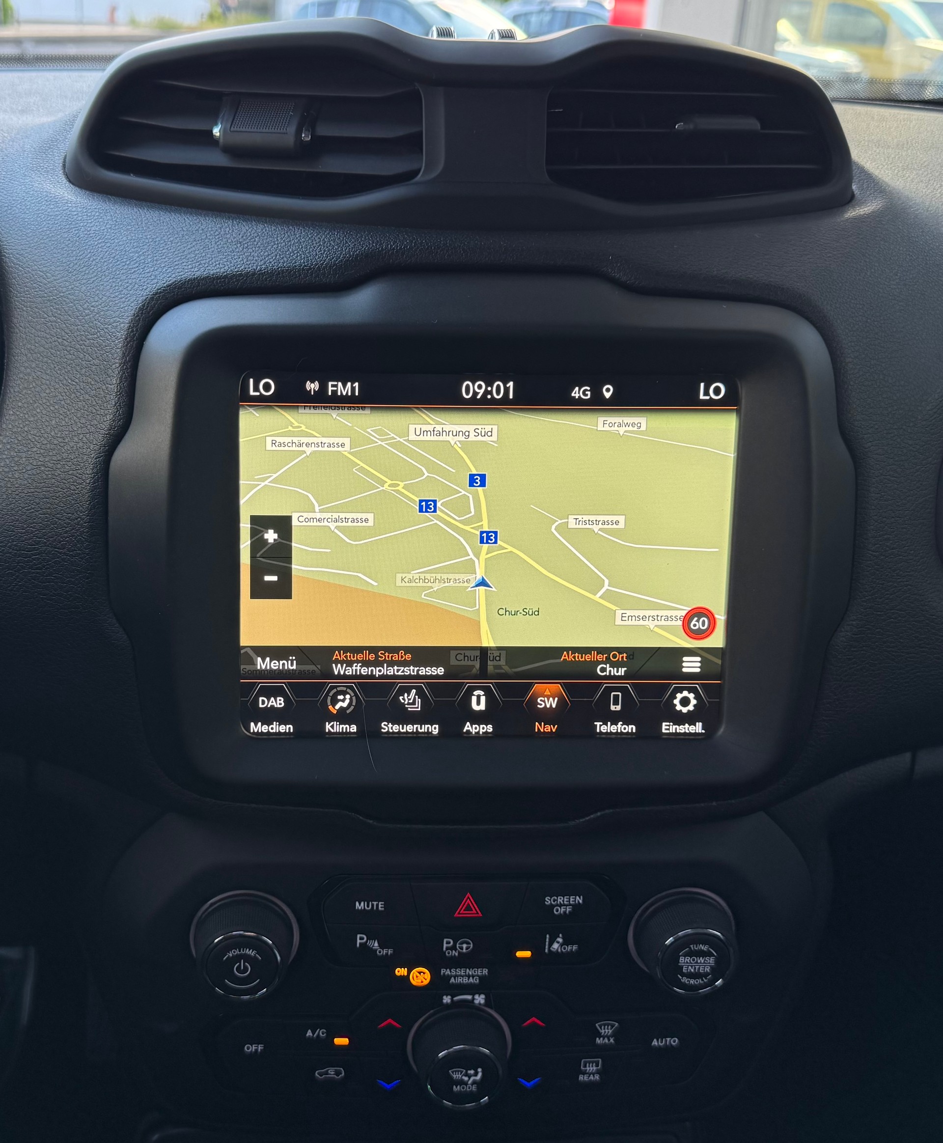 JEEP Renegade 1.3 Turbo Limited AWD-image-14