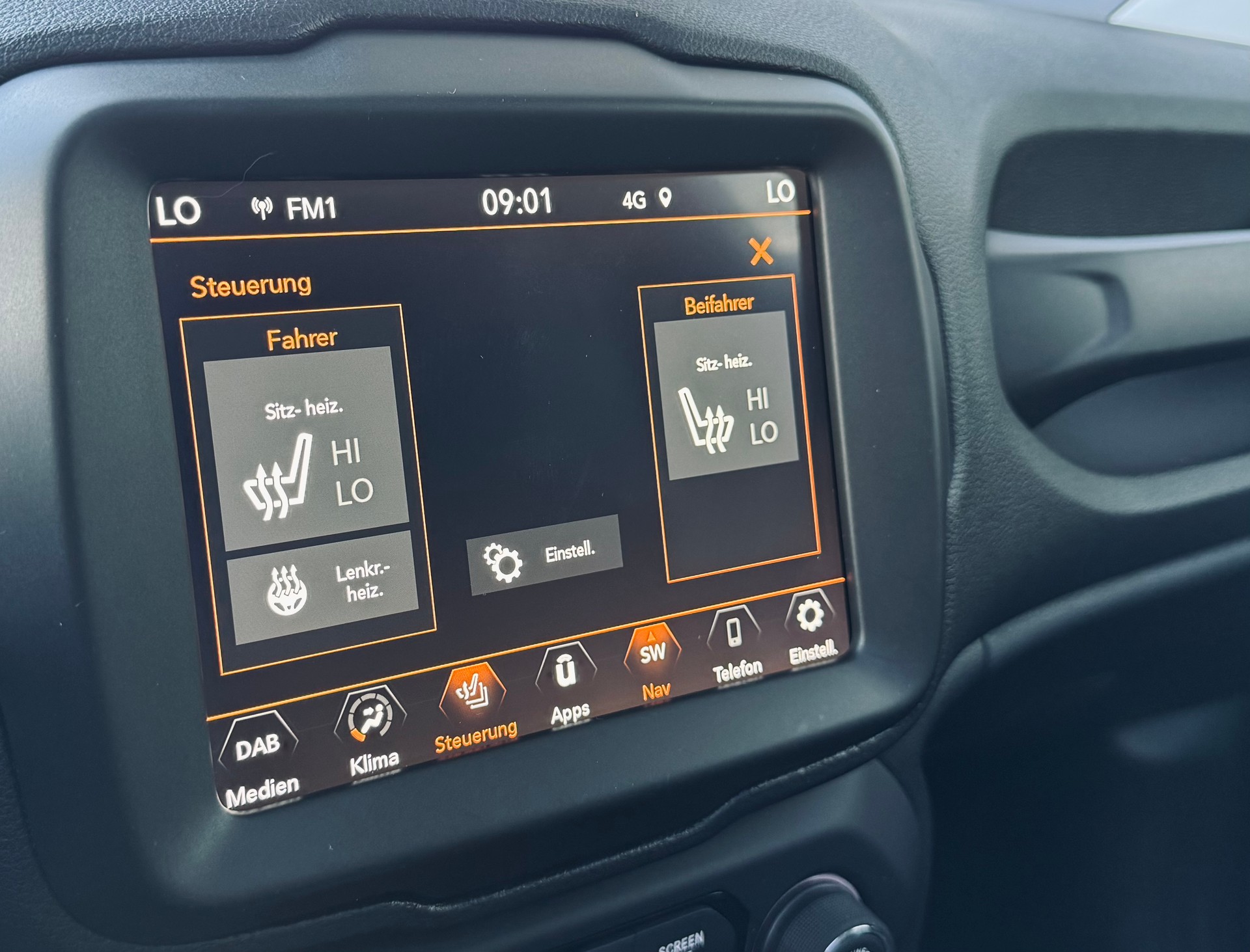 JEEP Renegade 1.3 Turbo Limited AWD-image-16