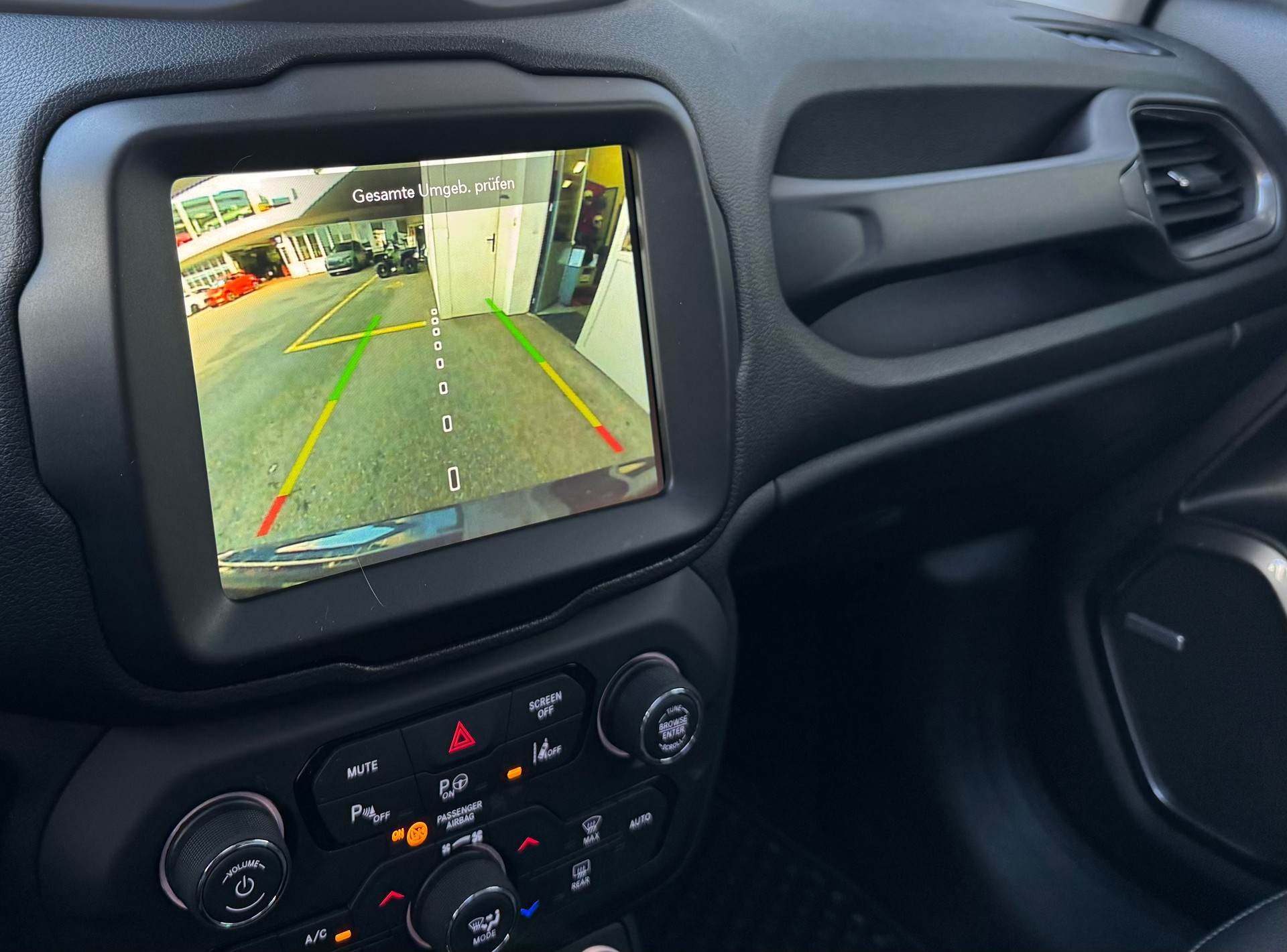 JEEP Renegade 1.3 Turbo Limited AWD-image-15