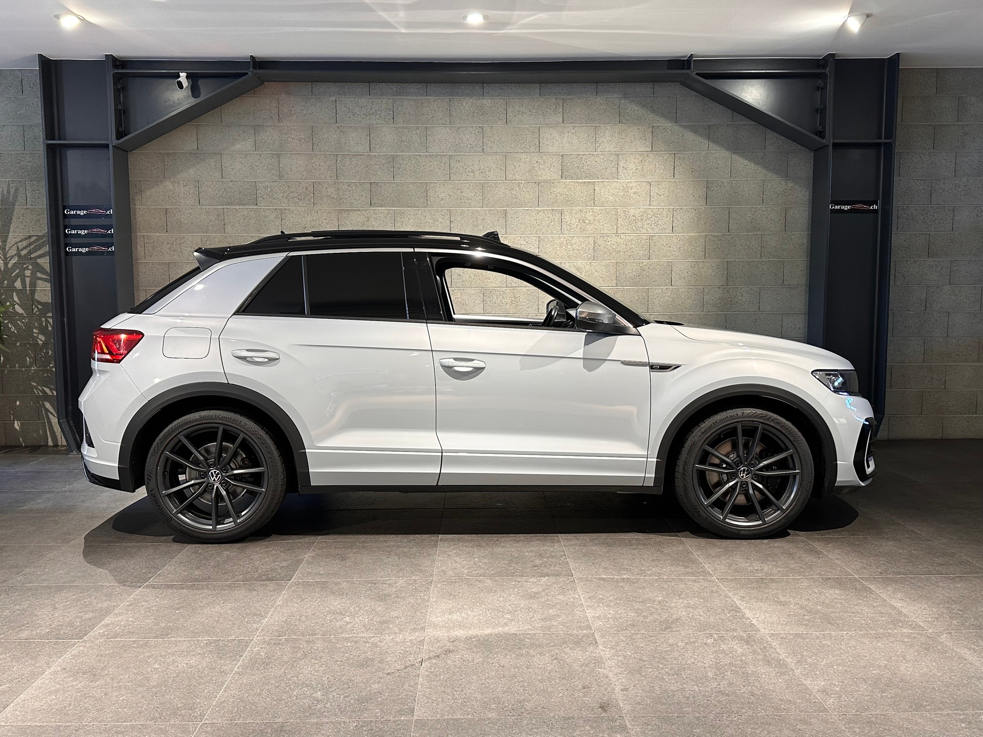 VW T-Roc 2.0 TSI R 4Motion-image-2