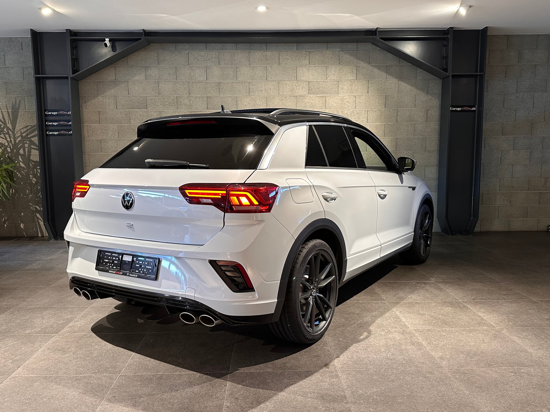 VW T-Roc 2.0 TSI R 4Motion-image-3