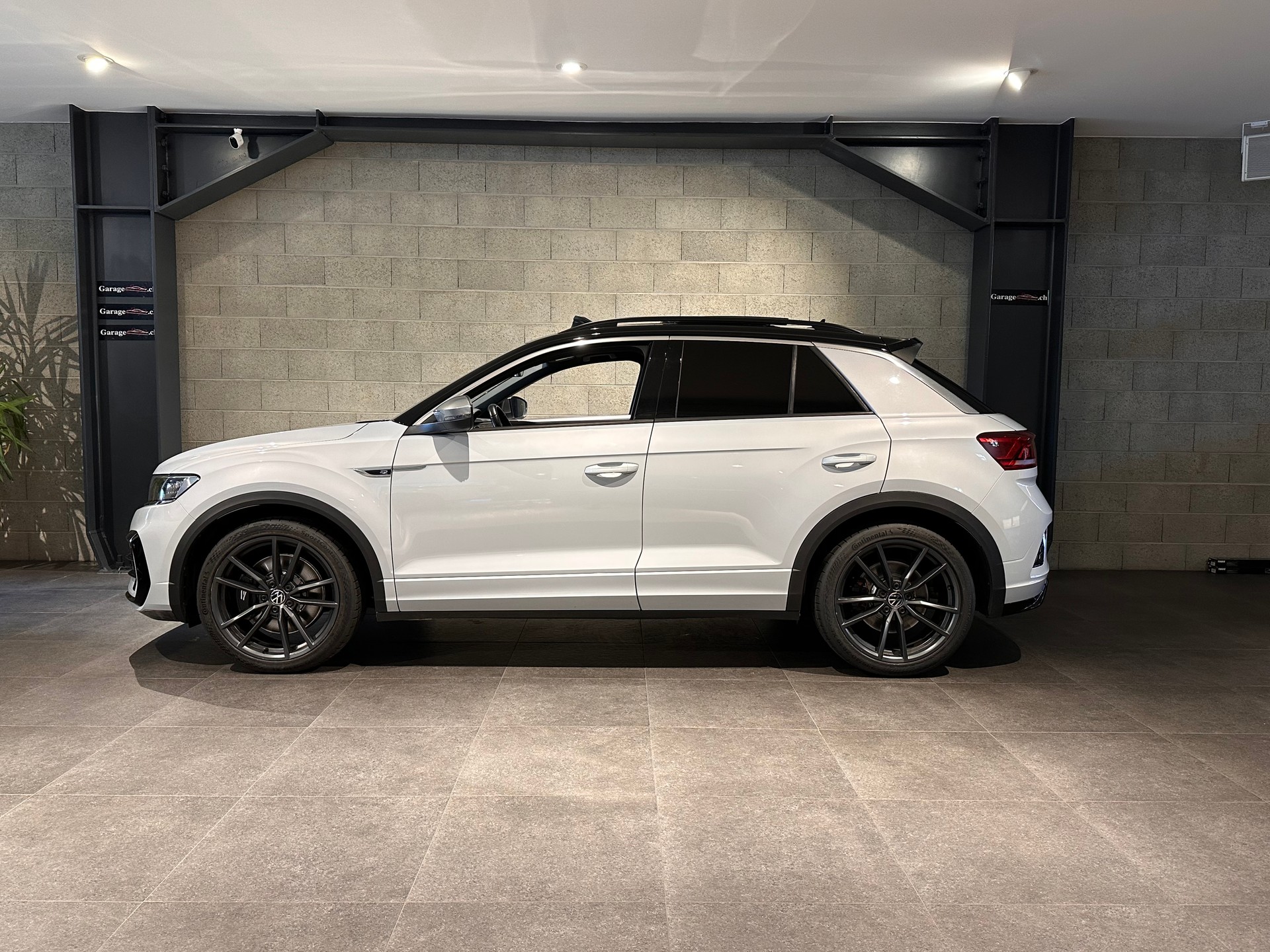 VW T-Roc 2.0 TSI R 4Motion-image-0