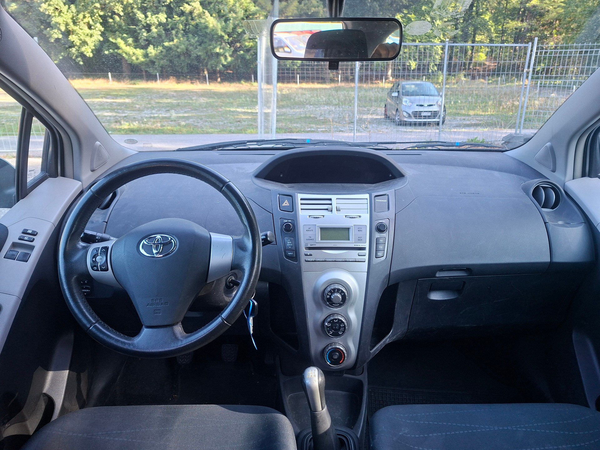 TOYOTA Yaris 1.3 Linea Luna-image-9