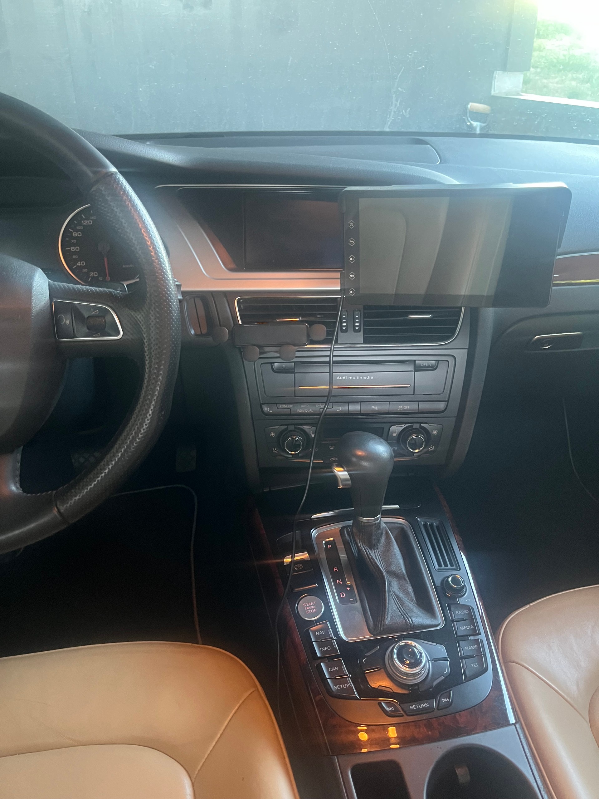 AUDI A4 3.0 V6 TDI quattro S-Tronic-image-8