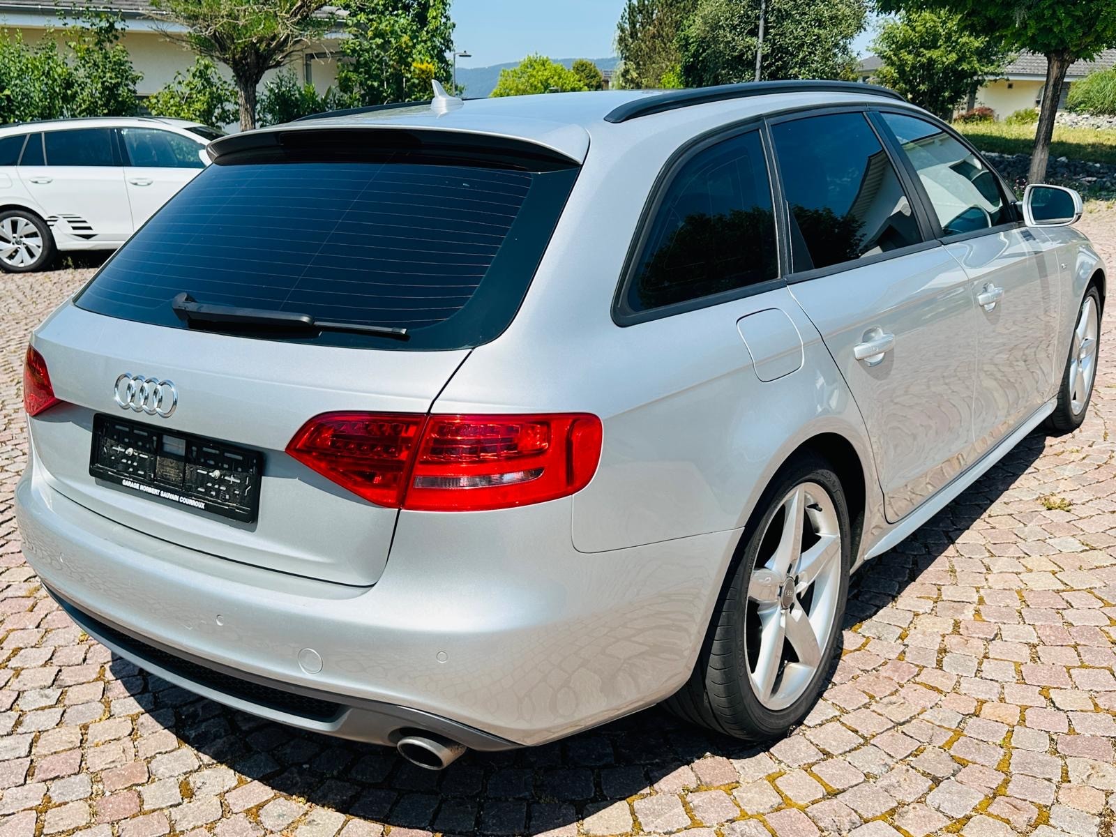 AUDI A4 3.0 V6 TDI quattro S-Tronic-image-2