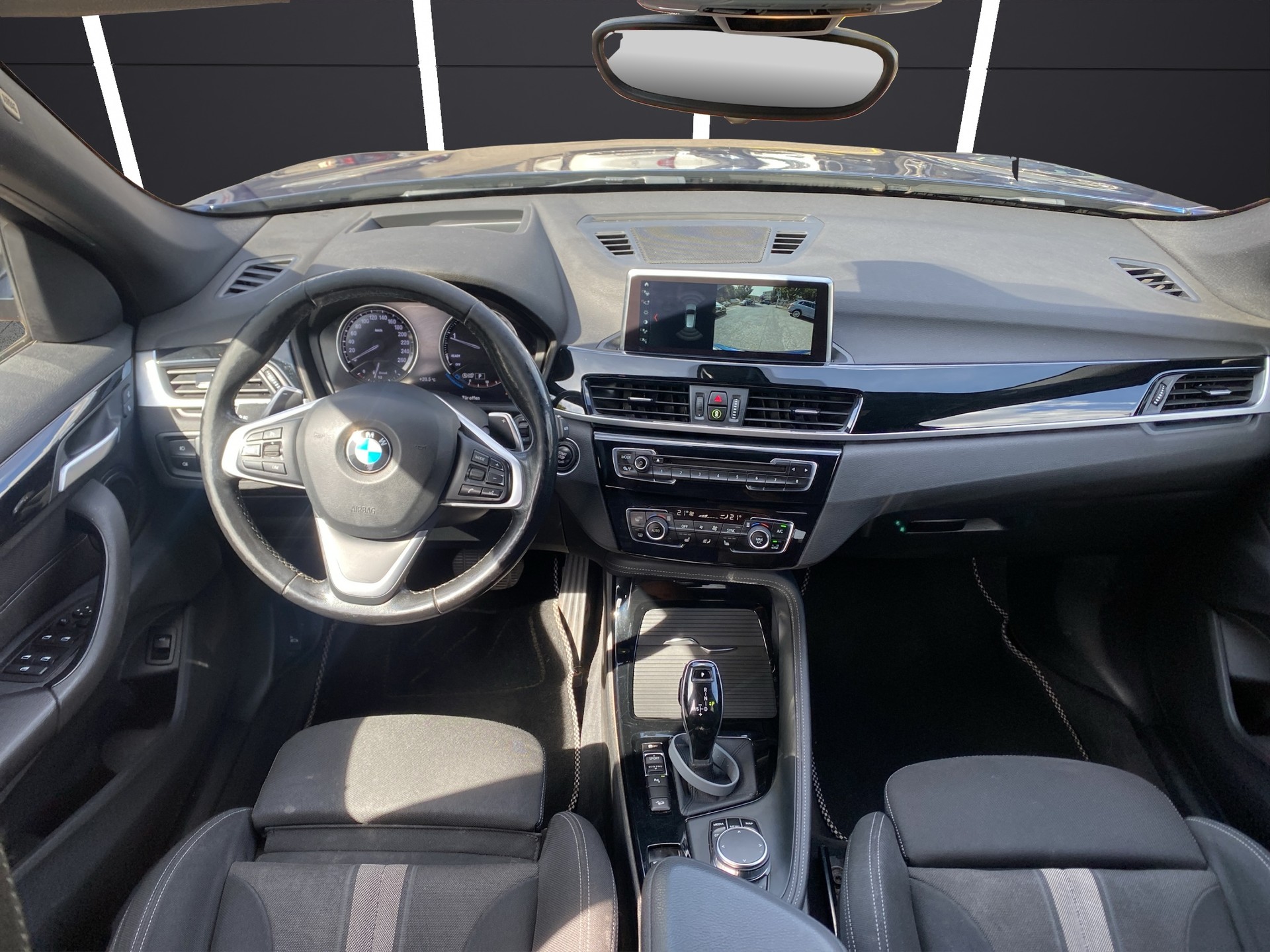 BMW X1 xDrive 18d Essential Edition Steptronic-image-9