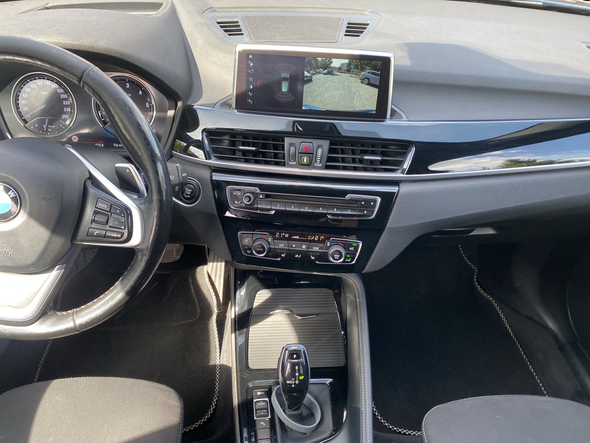 BMW X1 xDrive 18d Essential Edition Steptronic-image-12