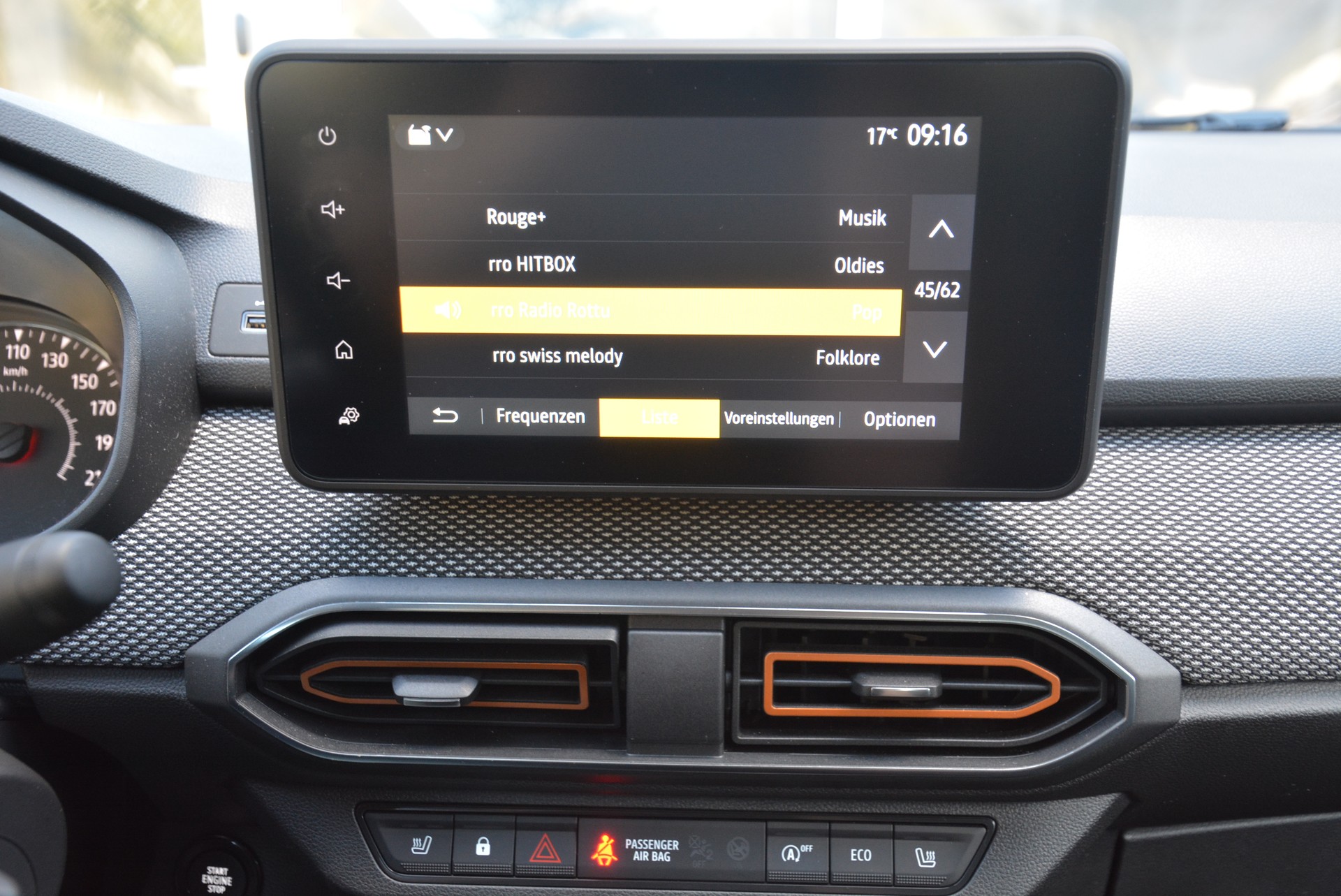 DACIA Sandero Stepway TCe 90 Comfort CVT-image-10
