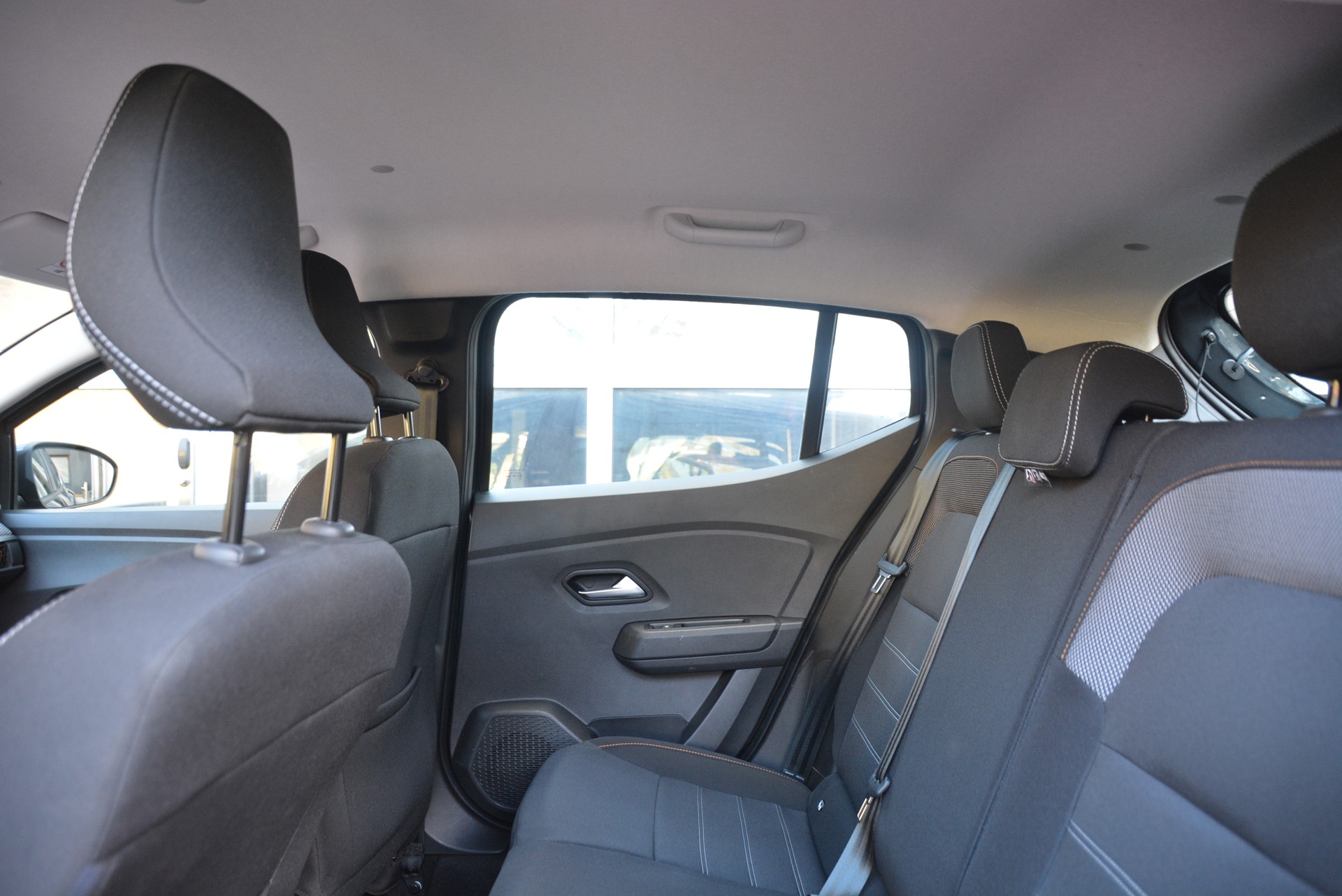 DACIA Sandero Stepway TCe 90 Comfort CVT-image-15