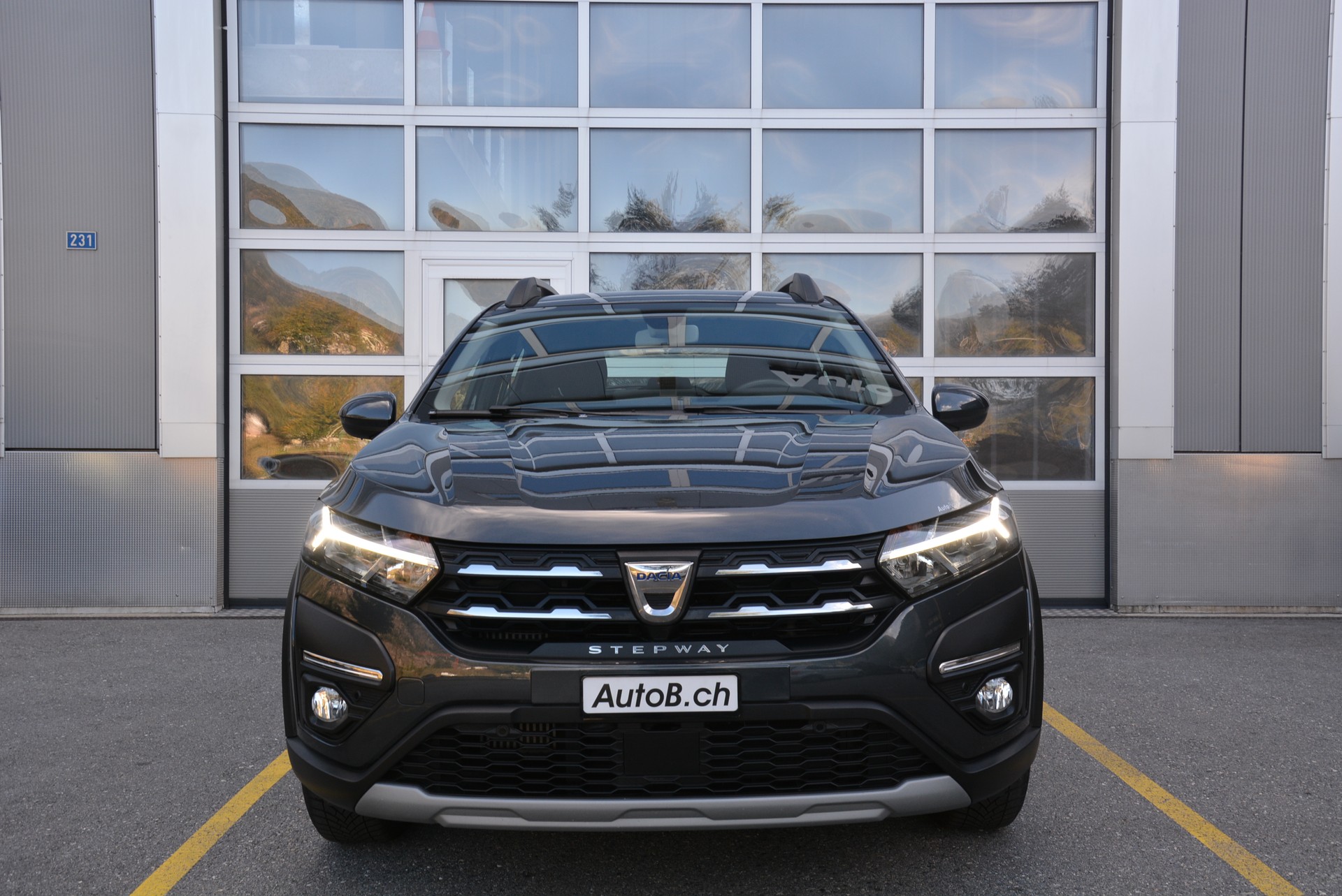 DACIA Sandero Stepway TCe 90 Comfort CVT-image-2
