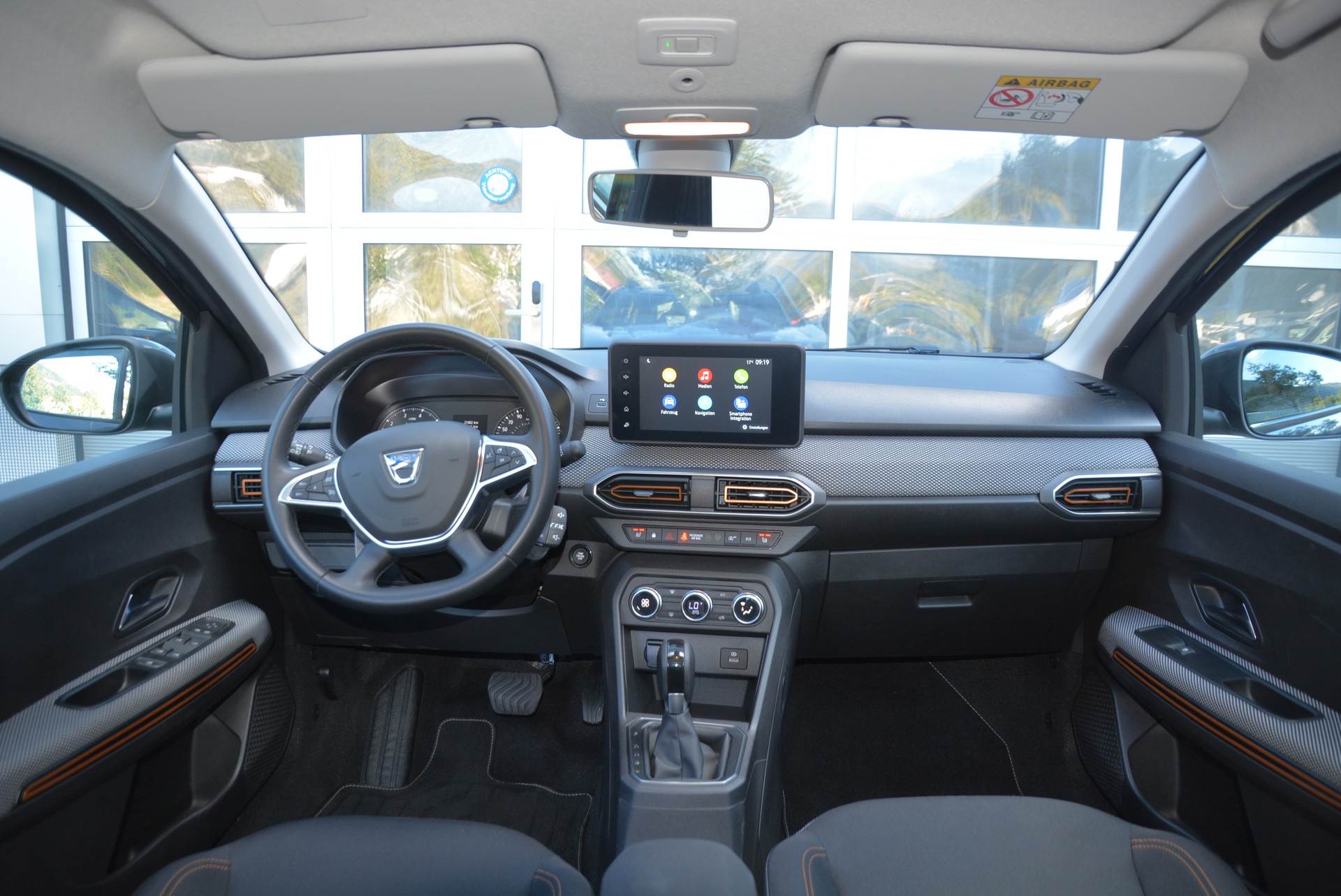 DACIA Sandero Stepway TCe 90 Comfort CVT-image-4