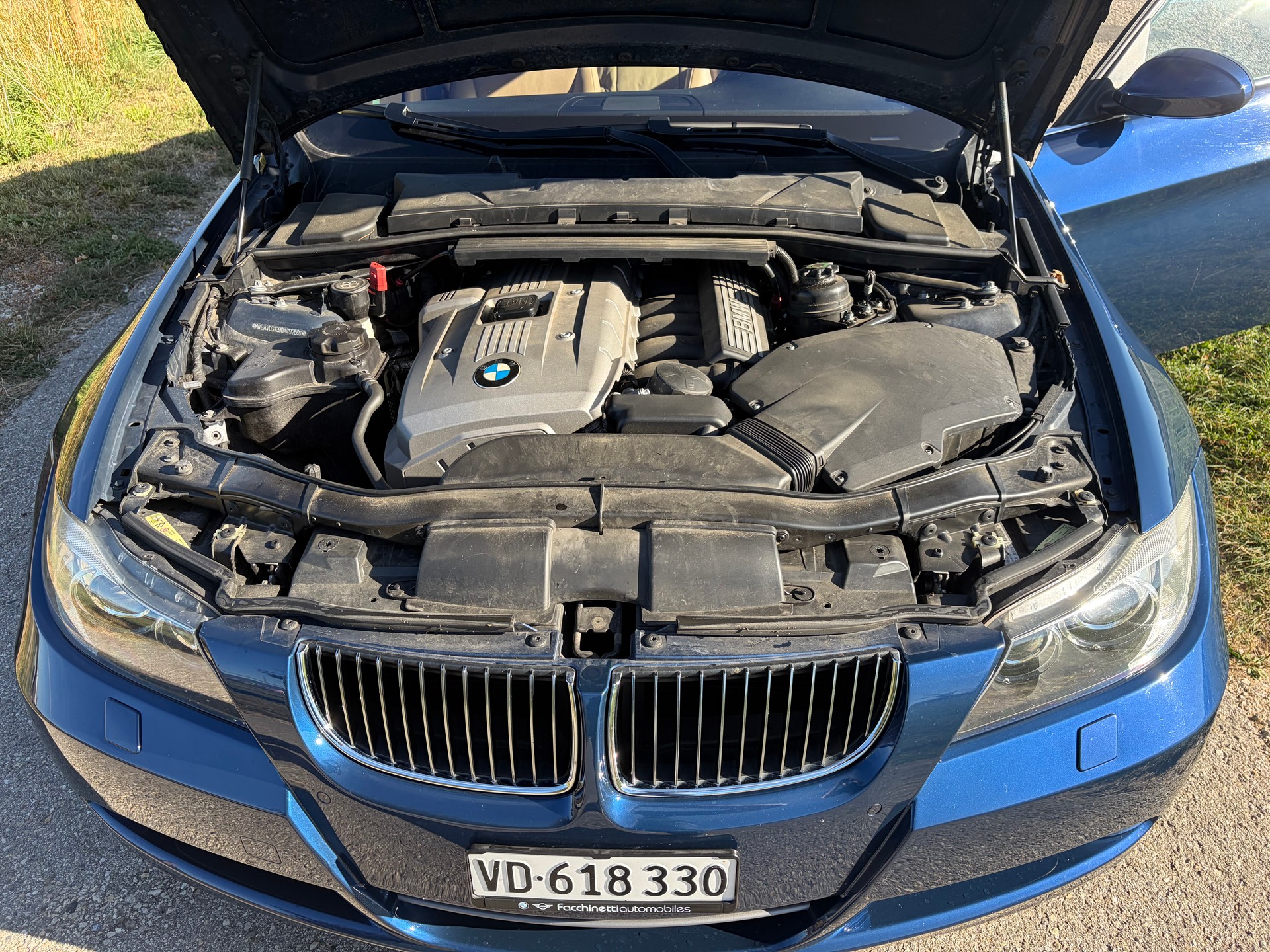 BMW 330xi-image-4