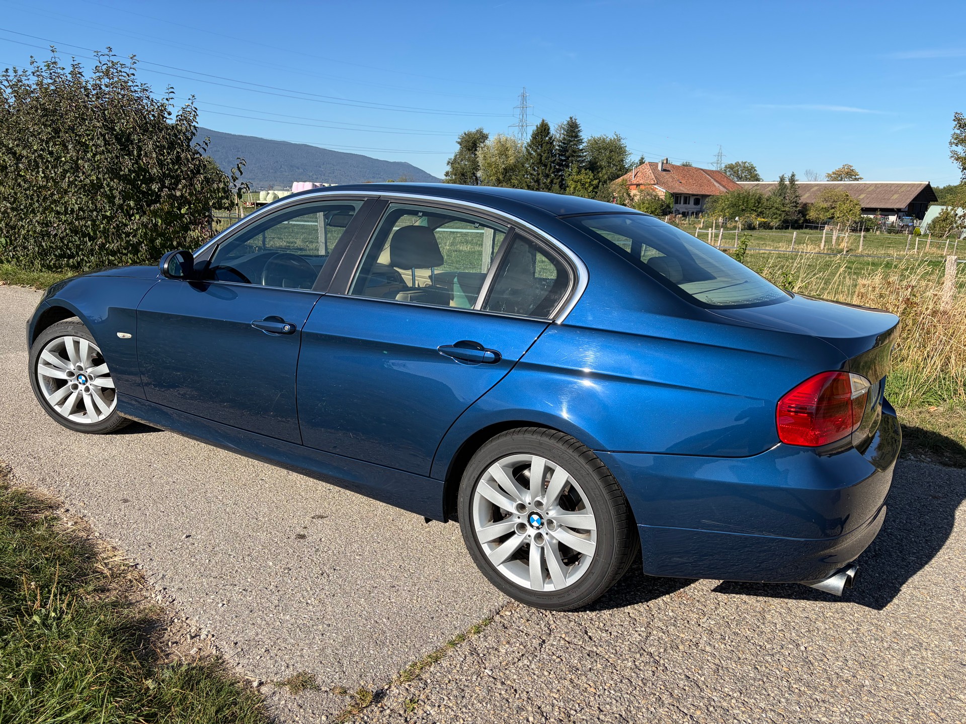 BMW 330xi-image-0