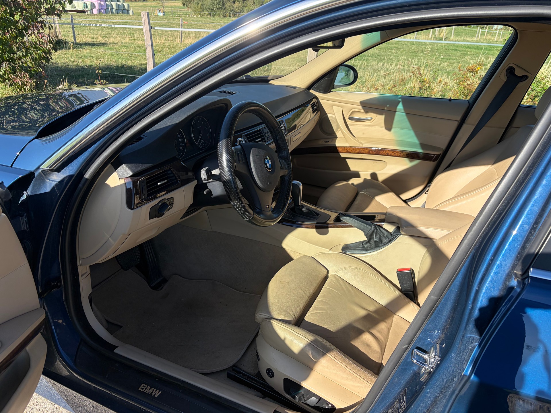 BMW 330xi-image-3