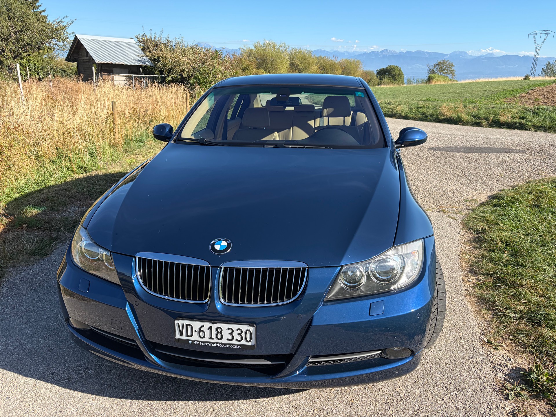 BMW 330xi-image-2