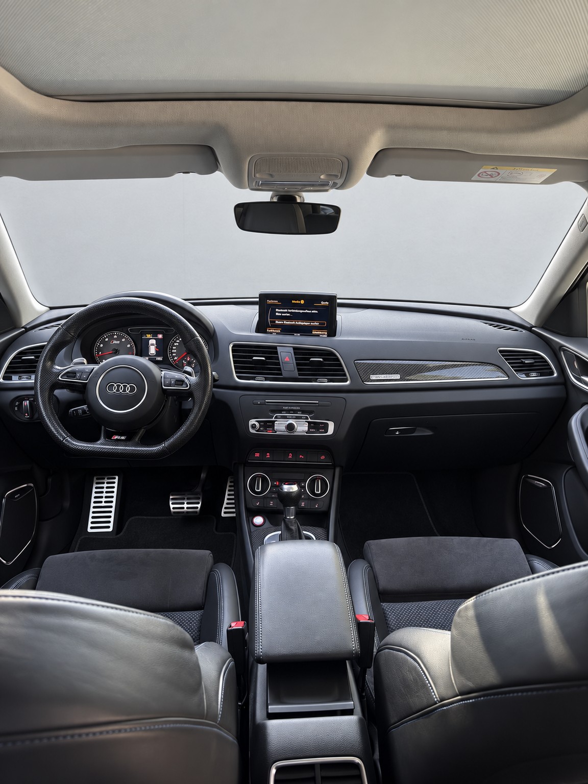 AUDI RS Q3 2.5 TFSI performance quattro S-tronic-image-8
