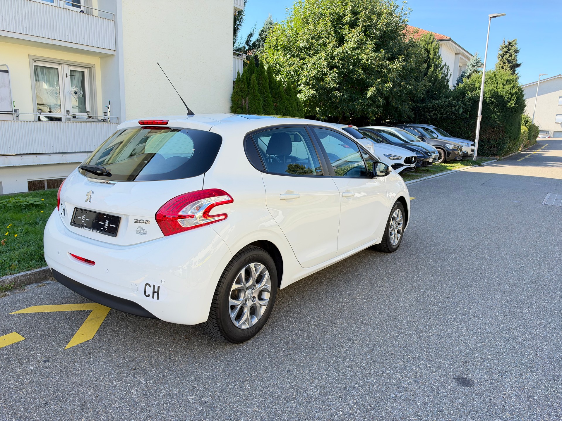 PEUGEOT 208 1.2 VTI Roland Garros/ FRISCH AB MFK & SERVICE-image-4