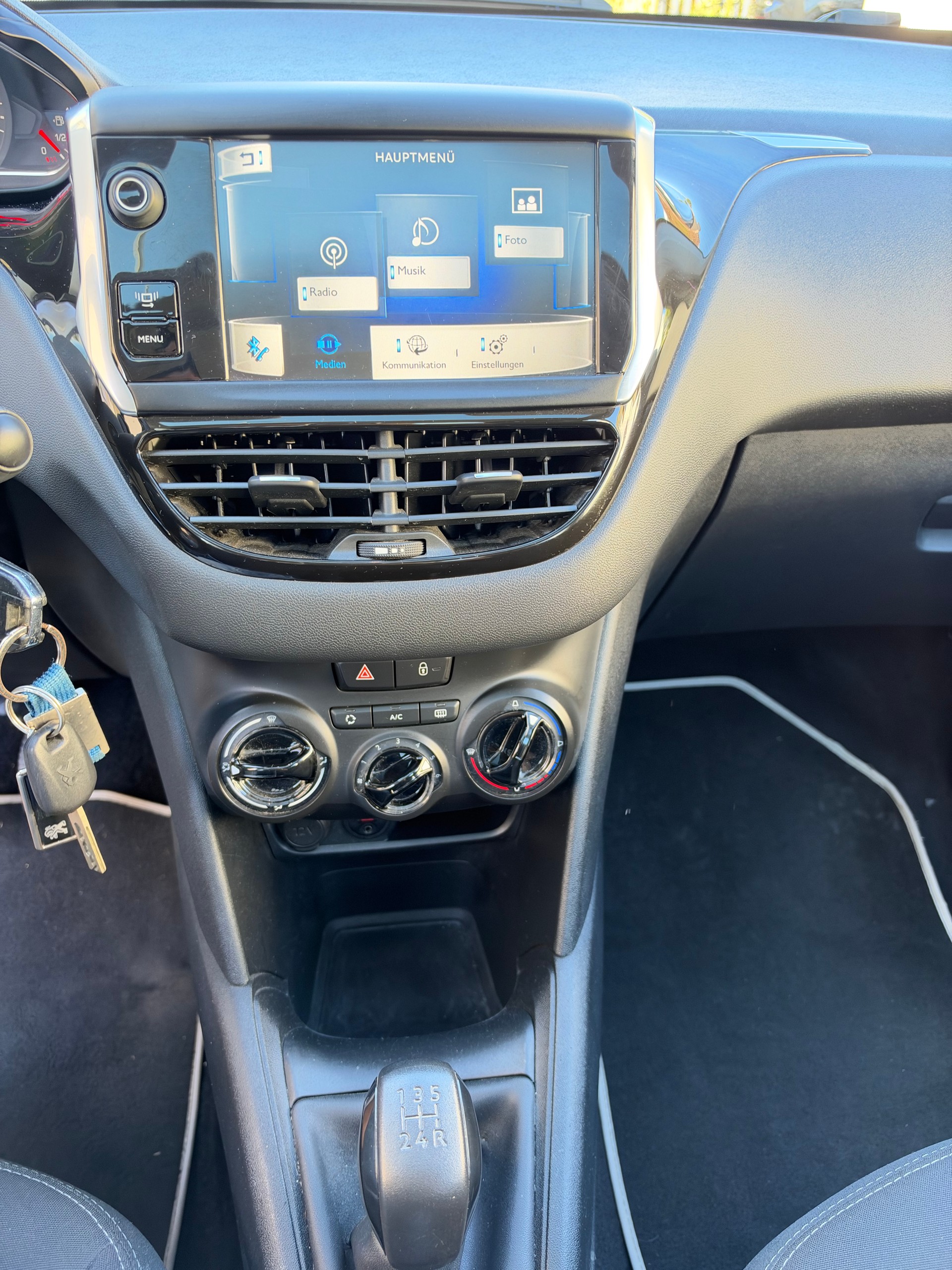 PEUGEOT 208 1.2 VTI Roland Garros/ FRISCH AB MFK & SERVICE-image-9