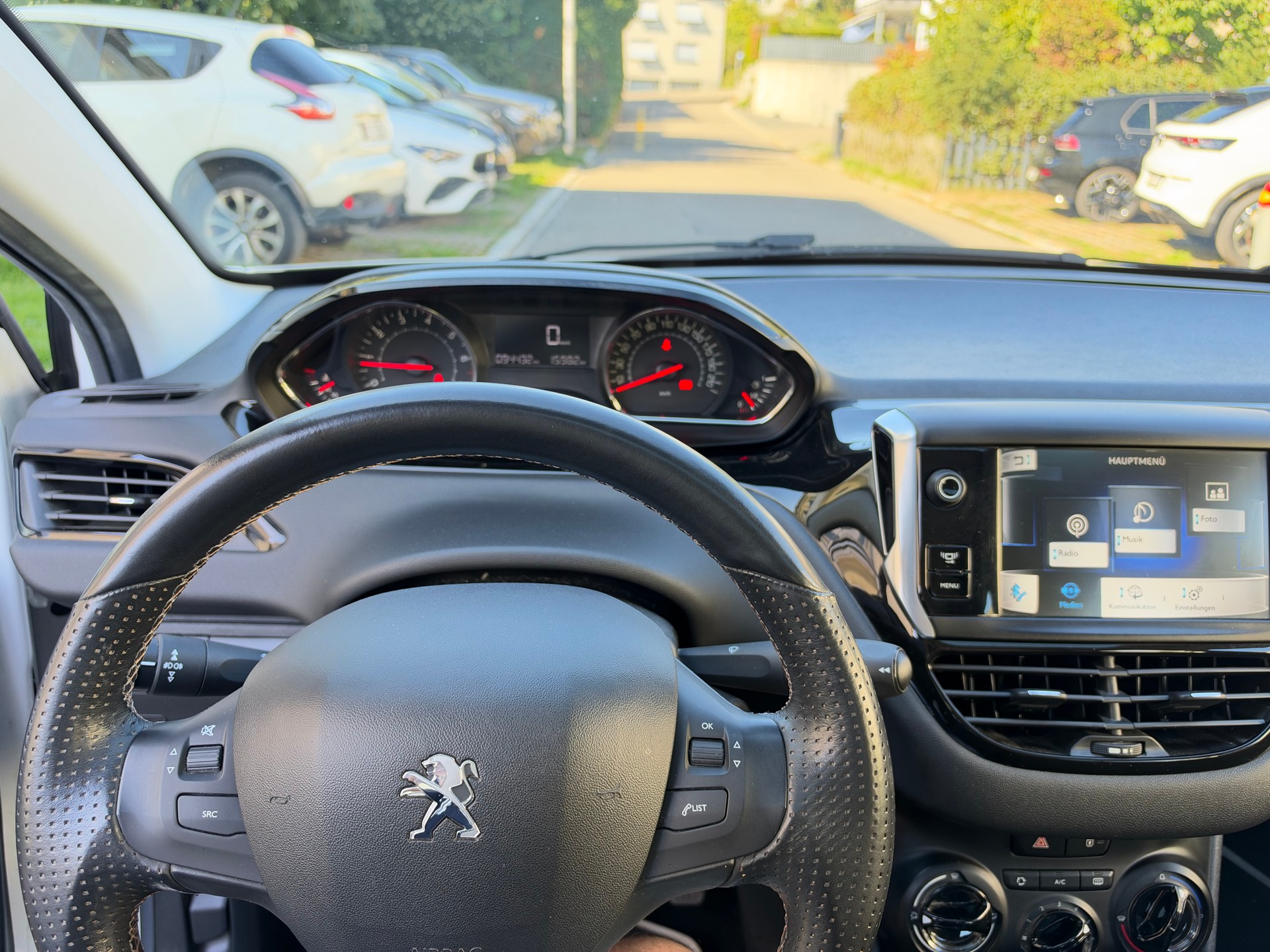 PEUGEOT 208 1.2 VTI Roland Garros/ FRISCH AB MFK & SERVICE-image-10