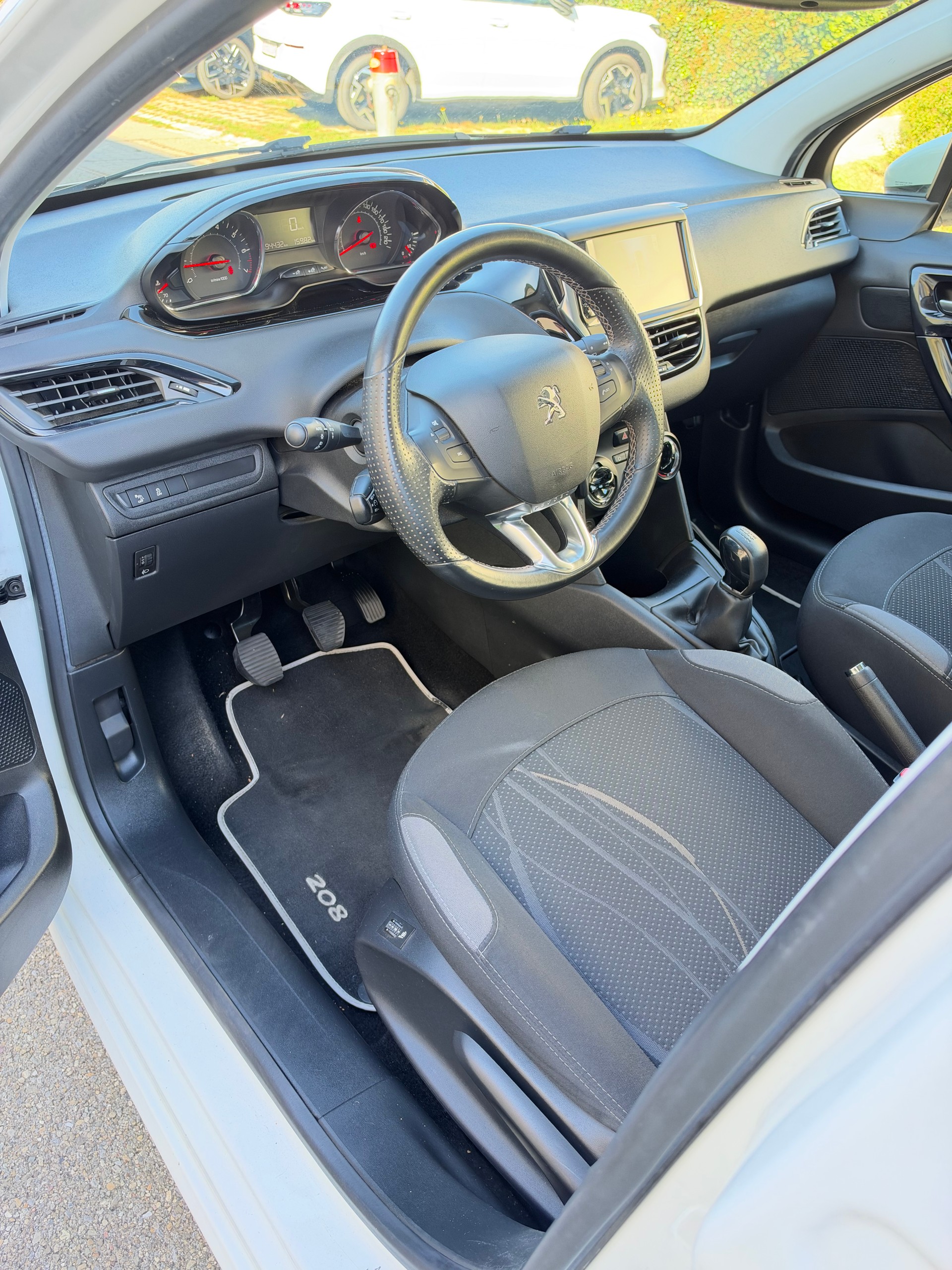 PEUGEOT 208 1.2 VTI Roland Garros/ FRISCH AB MFK & SERVICE-image-8