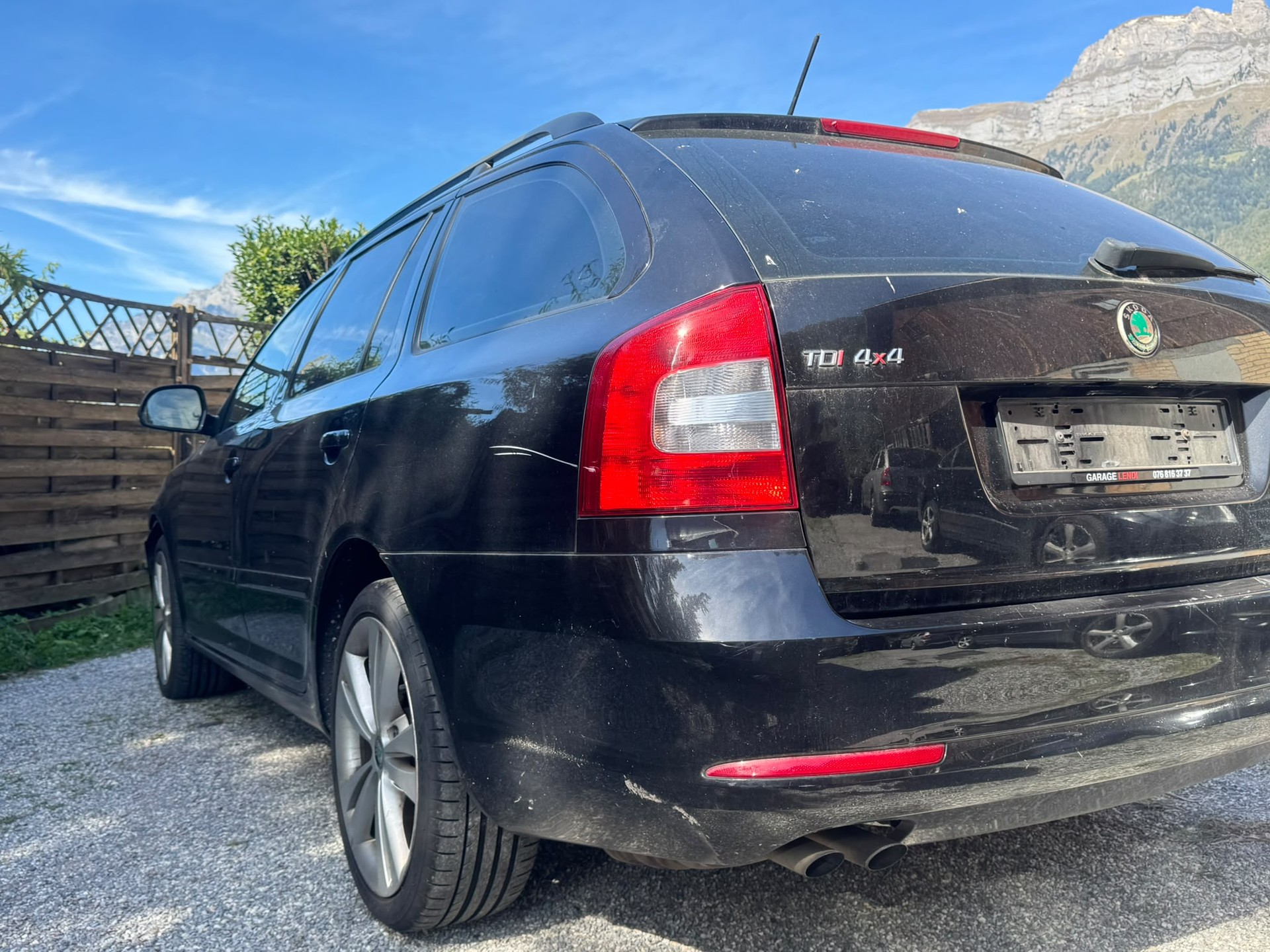SKODA Octavia Combi 2.0 TDI Adventure 4x4-image-14