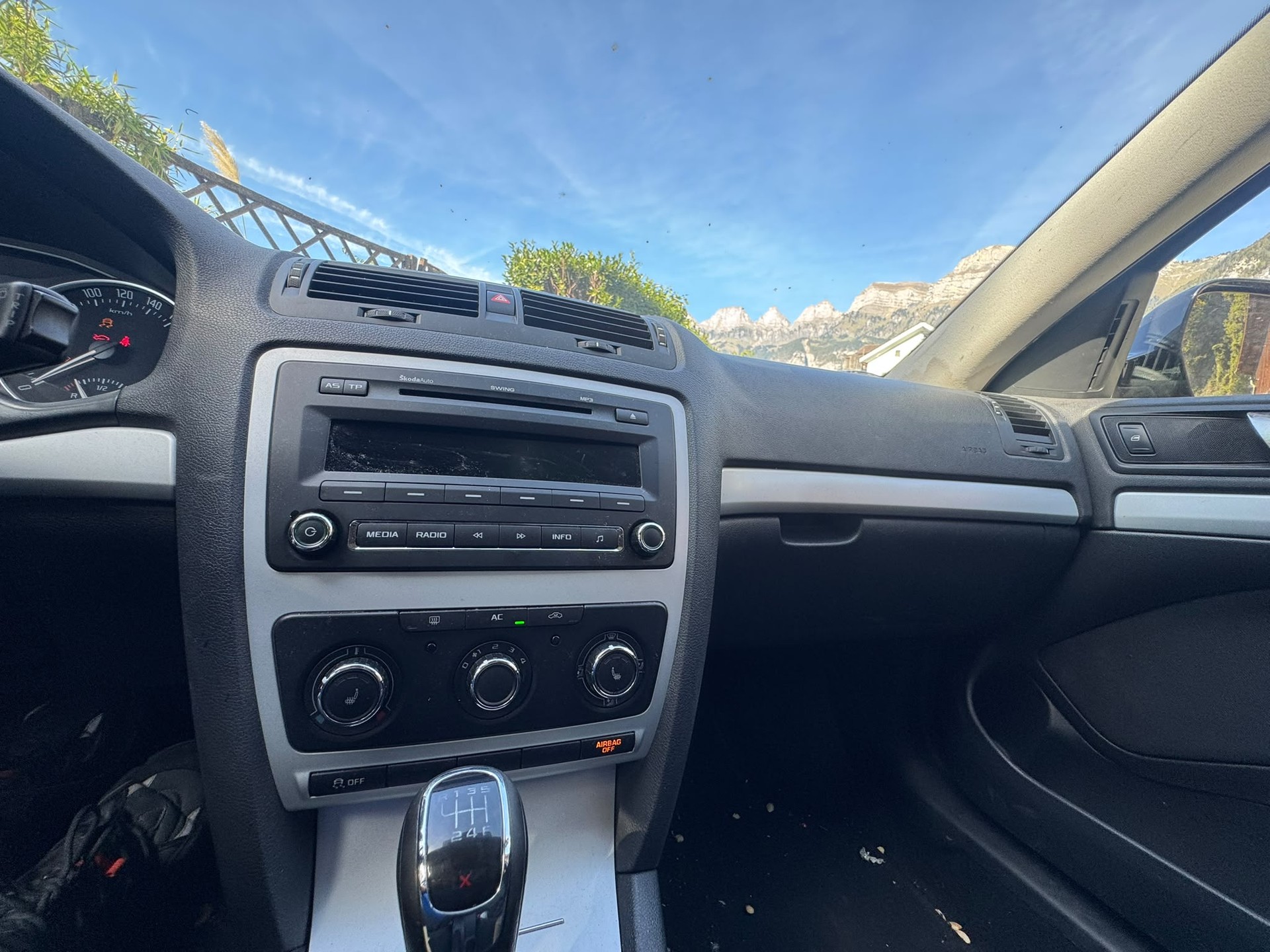 SKODA Octavia Combi 2.0 TDI Adventure 4x4-image-11