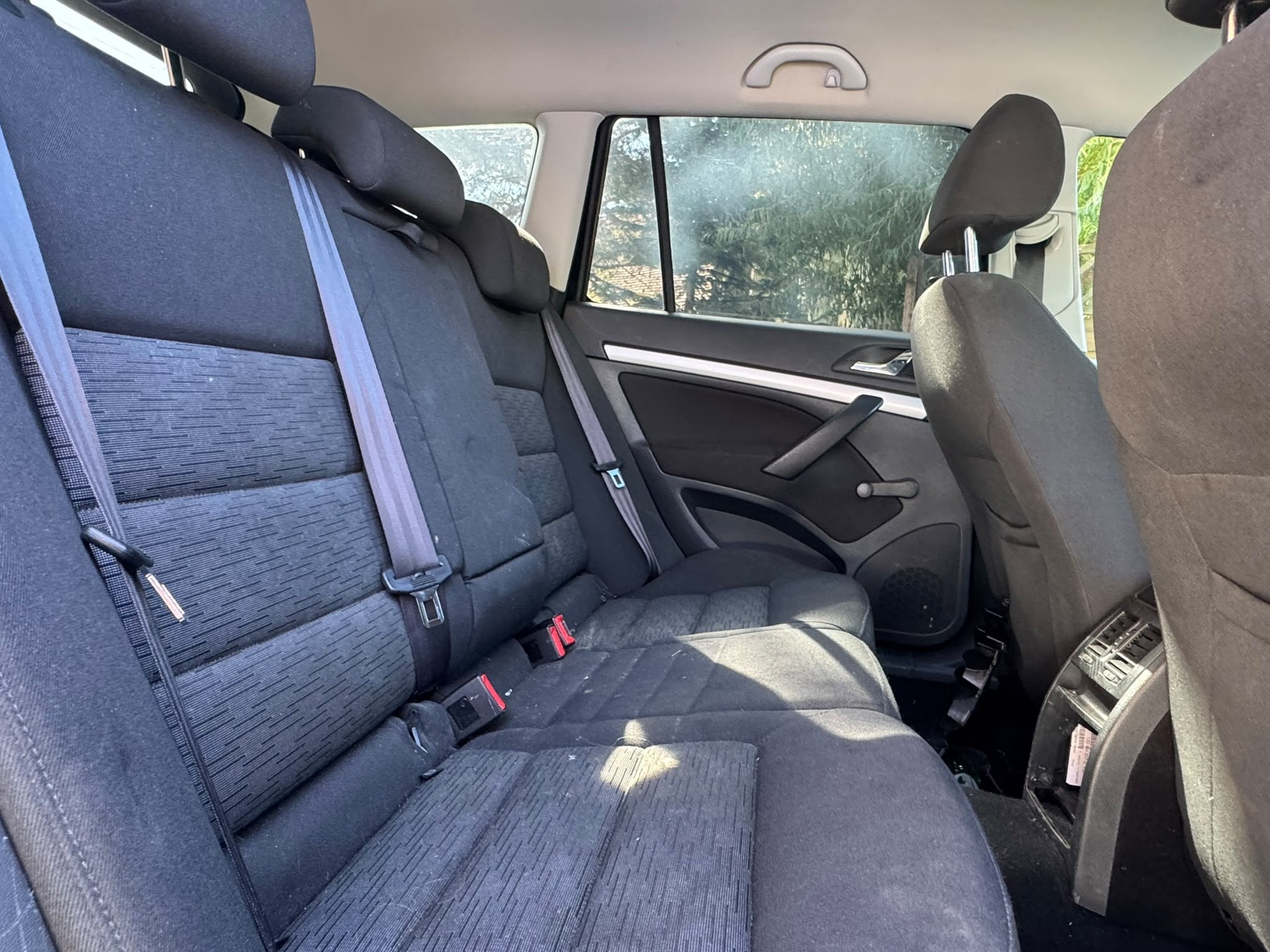 SKODA Octavia Combi 2.0 TDI Adventure 4x4-image-12