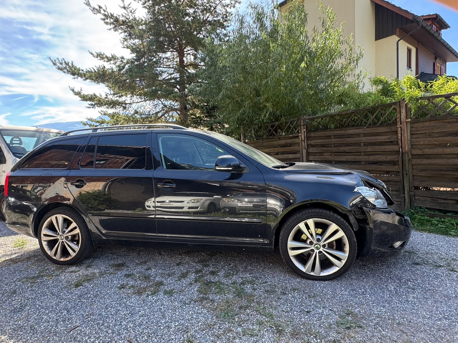 SKODA Octavia Combi 2.0 TDI Adventure 4x4-image-2