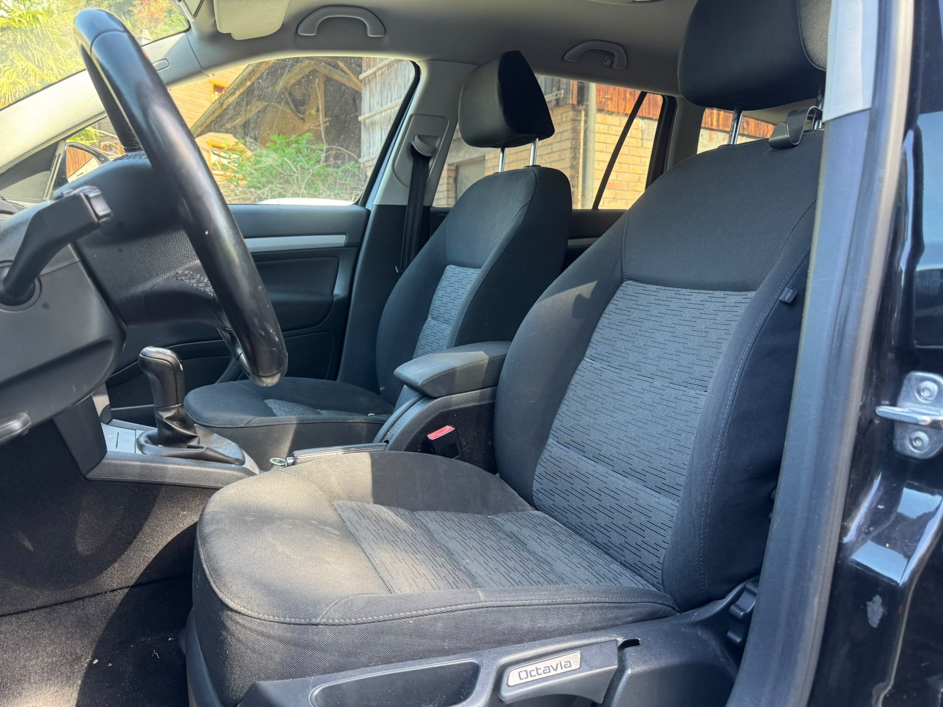 SKODA Octavia Combi 2.0 TDI Adventure 4x4-image-9