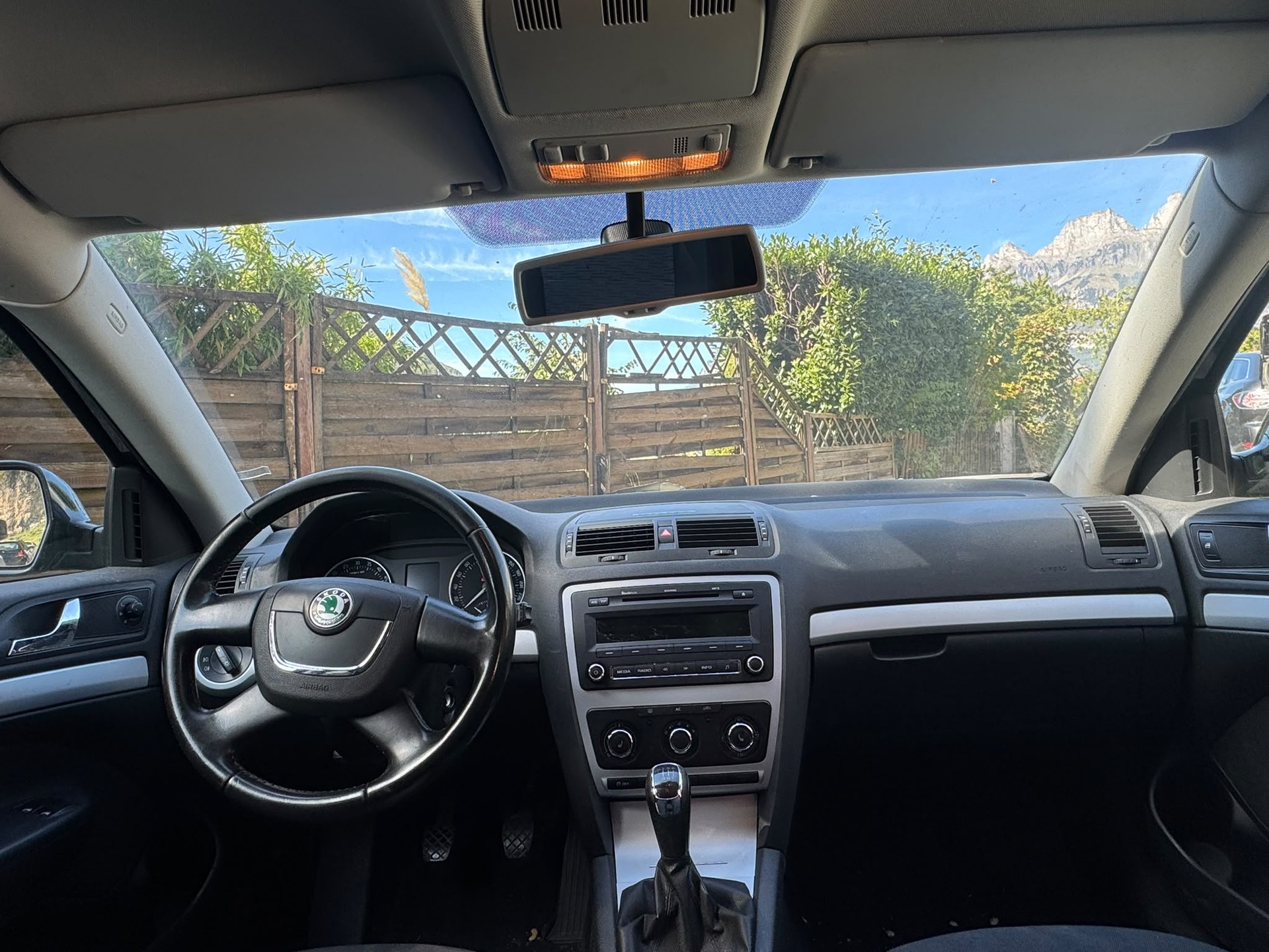 SKODA Octavia Combi 2.0 TDI Adventure 4x4-image-13