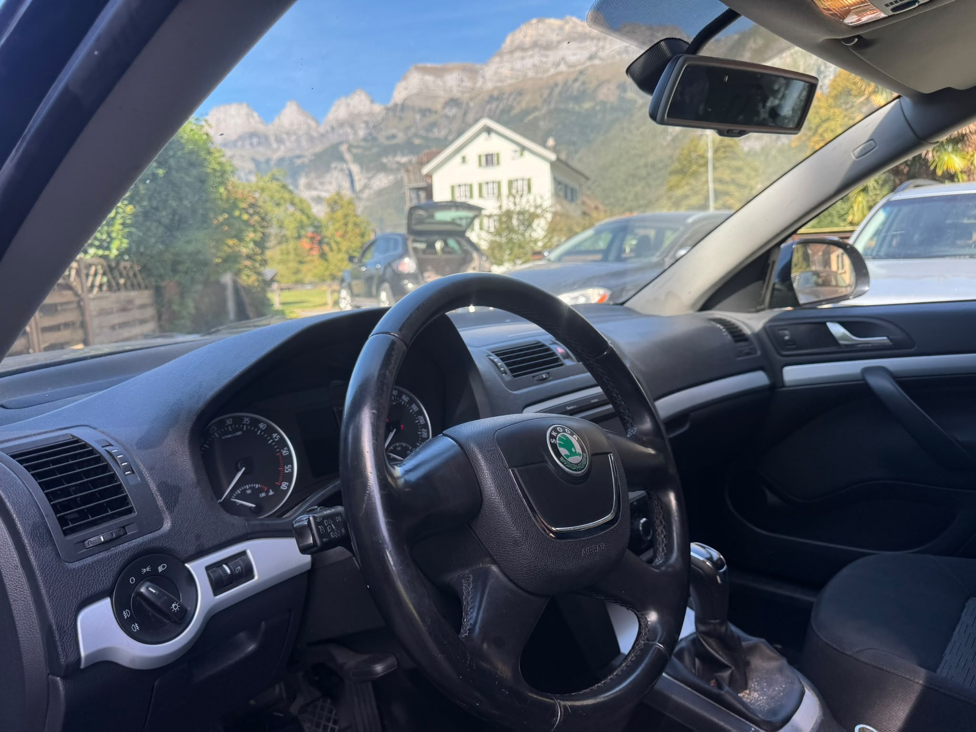 SKODA Octavia Combi 2.0 TDI Adventure 4x4-image-6