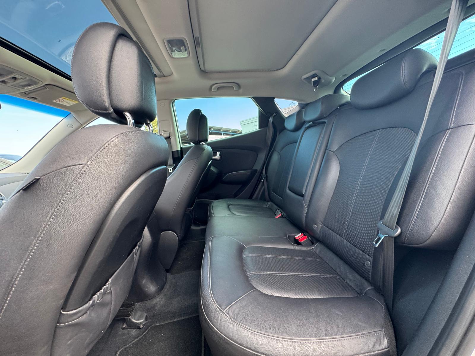 HYUNDAI iX 35 2.0 CRDi Premium 4WD Automatic-image-7