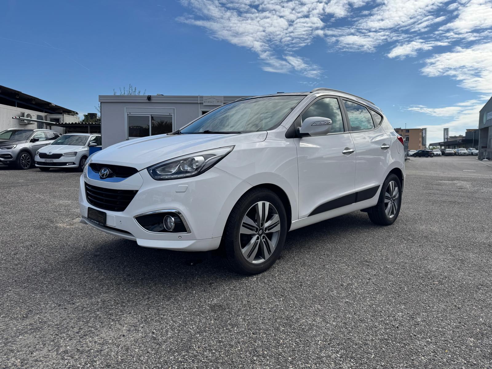 HYUNDAI iX 35 2.0 CRDi Premium 4WD Automatic-image-1