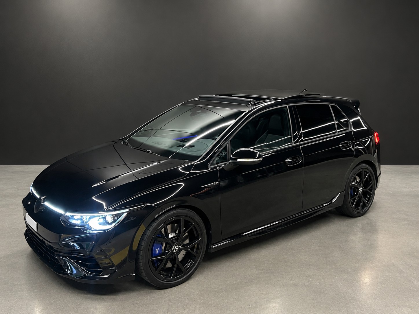 VW 2.0 TSI R DSG 4motion | VW Werksgarantie | Akrapovič |-image-1
