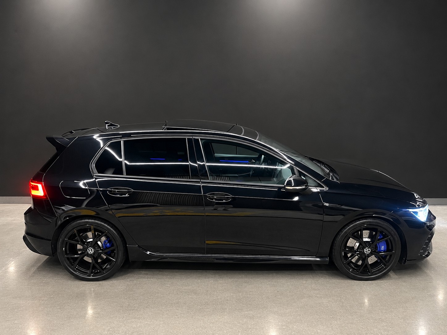 VW 2.0 TSI R DSG 4motion | VW Werksgarantie | Akrapovič |-image-3
