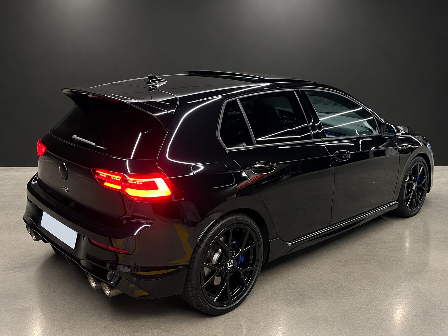 VW 2.0 TSI R DSG 4motion | VW Werksgarantie | Akrapovič |-image-2