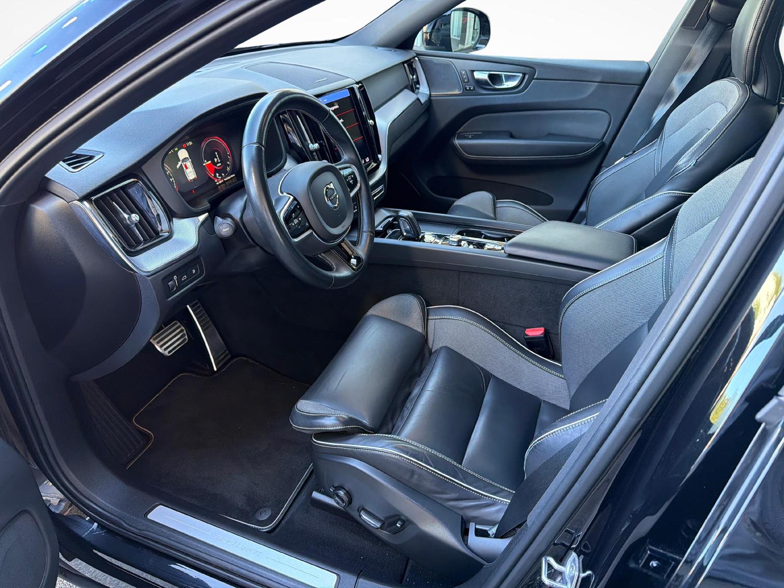 VOLVO XC60 2.0 T6 TE R-Design eAWD-image-9