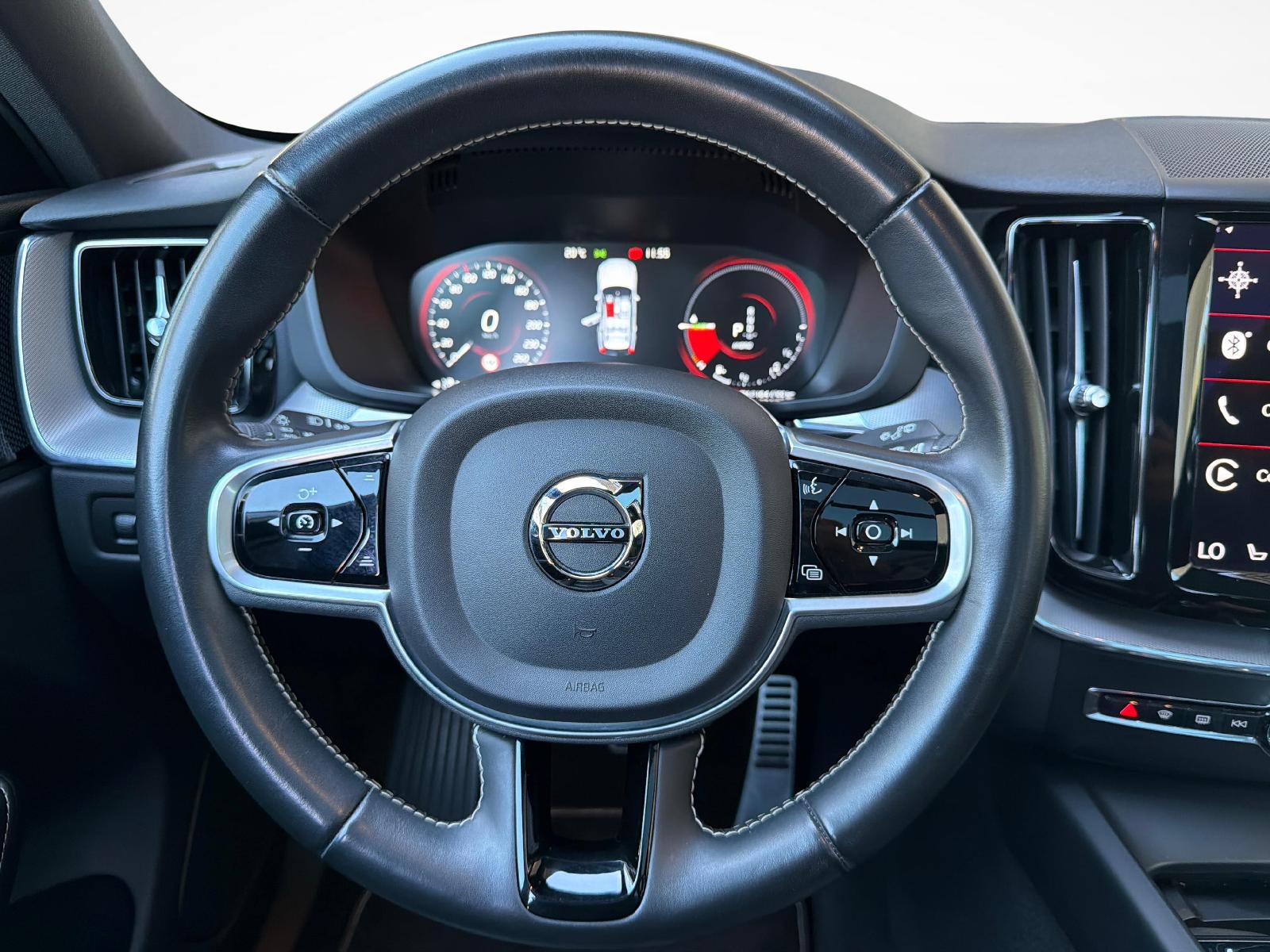 VOLVO XC60 2.0 T6 TE R-Design eAWD-image-16