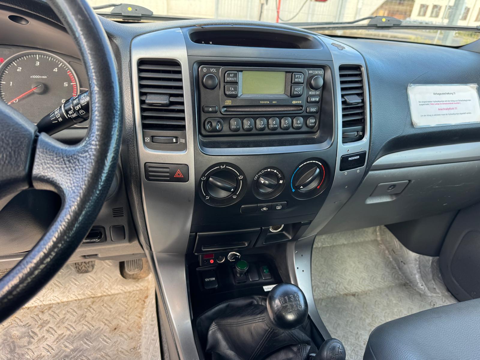 TOYOTA Land Cruiser 3.0 TD Linea Terra-image-4
