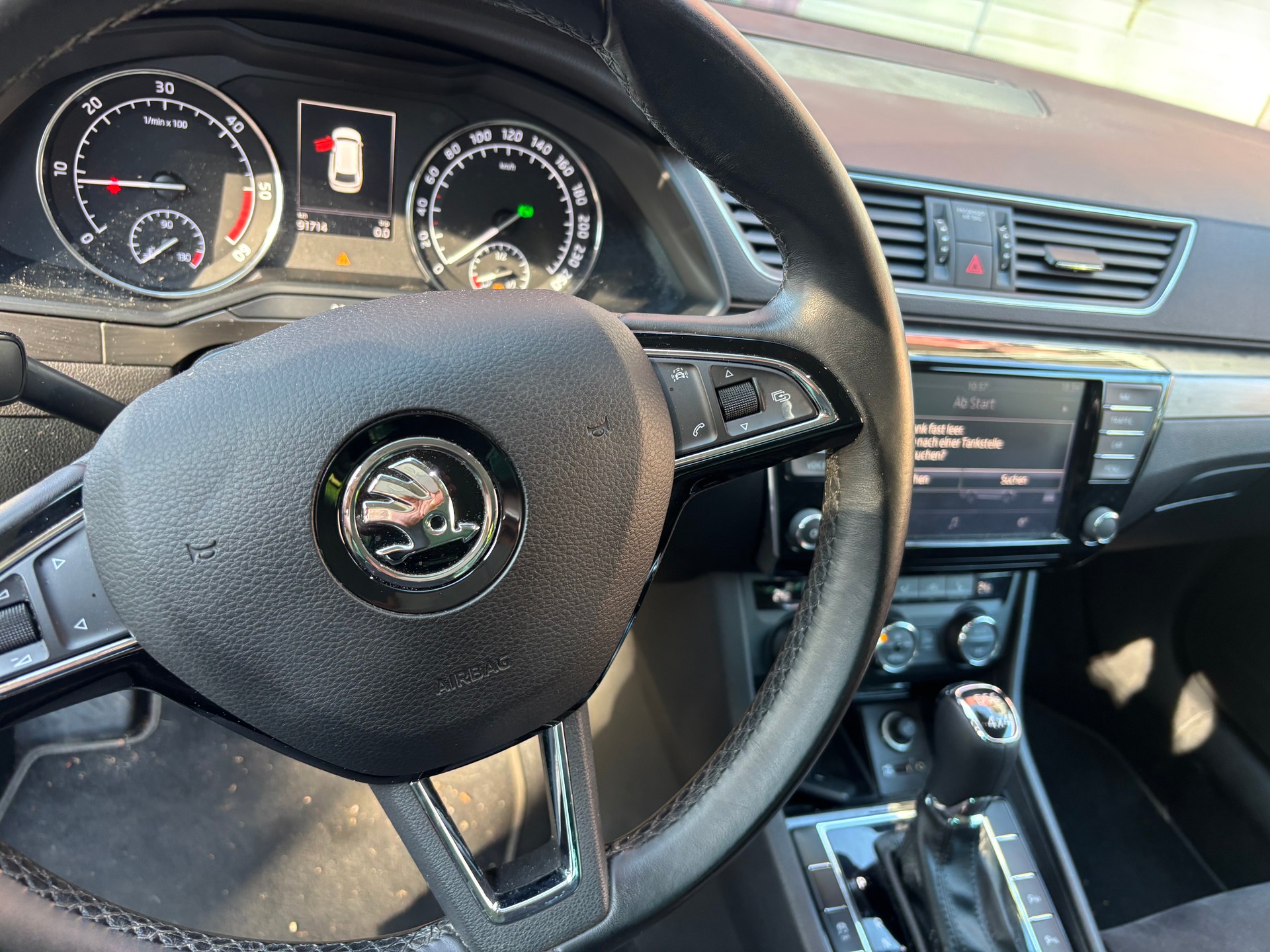 SKODA Superb Combi 2.0 TDi L&K 4x4 DSG-image-4